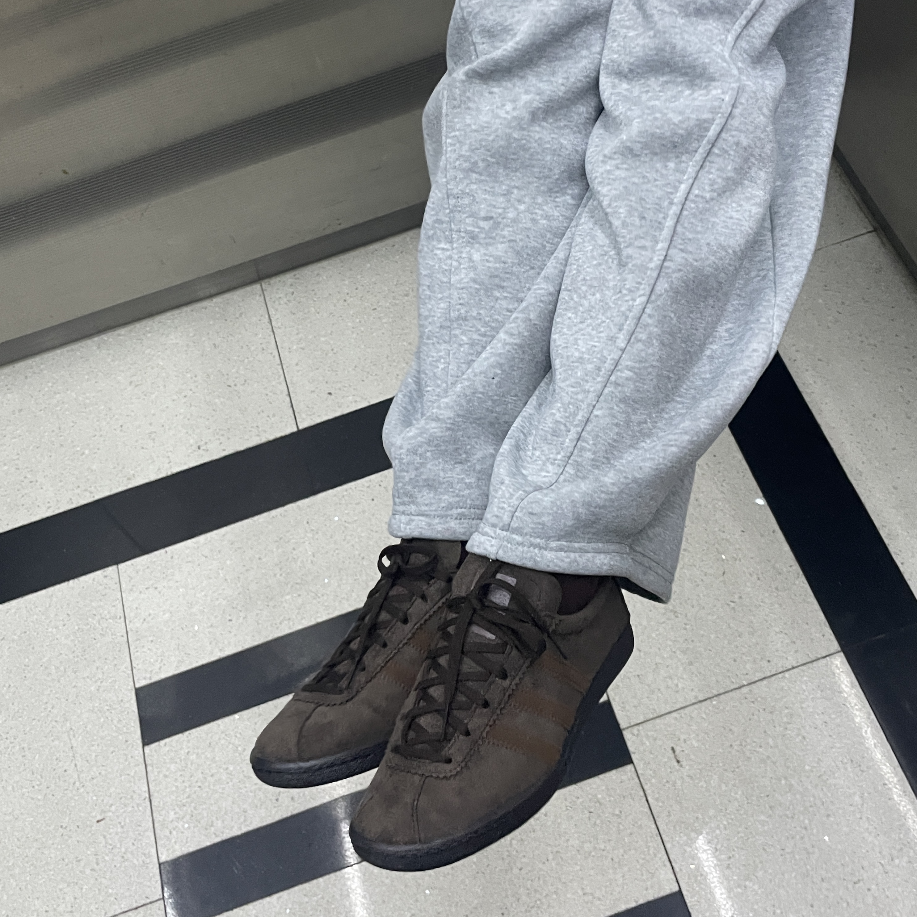 Adidas Tobacco Gruen Dark Brown 착용 스타일 - 2