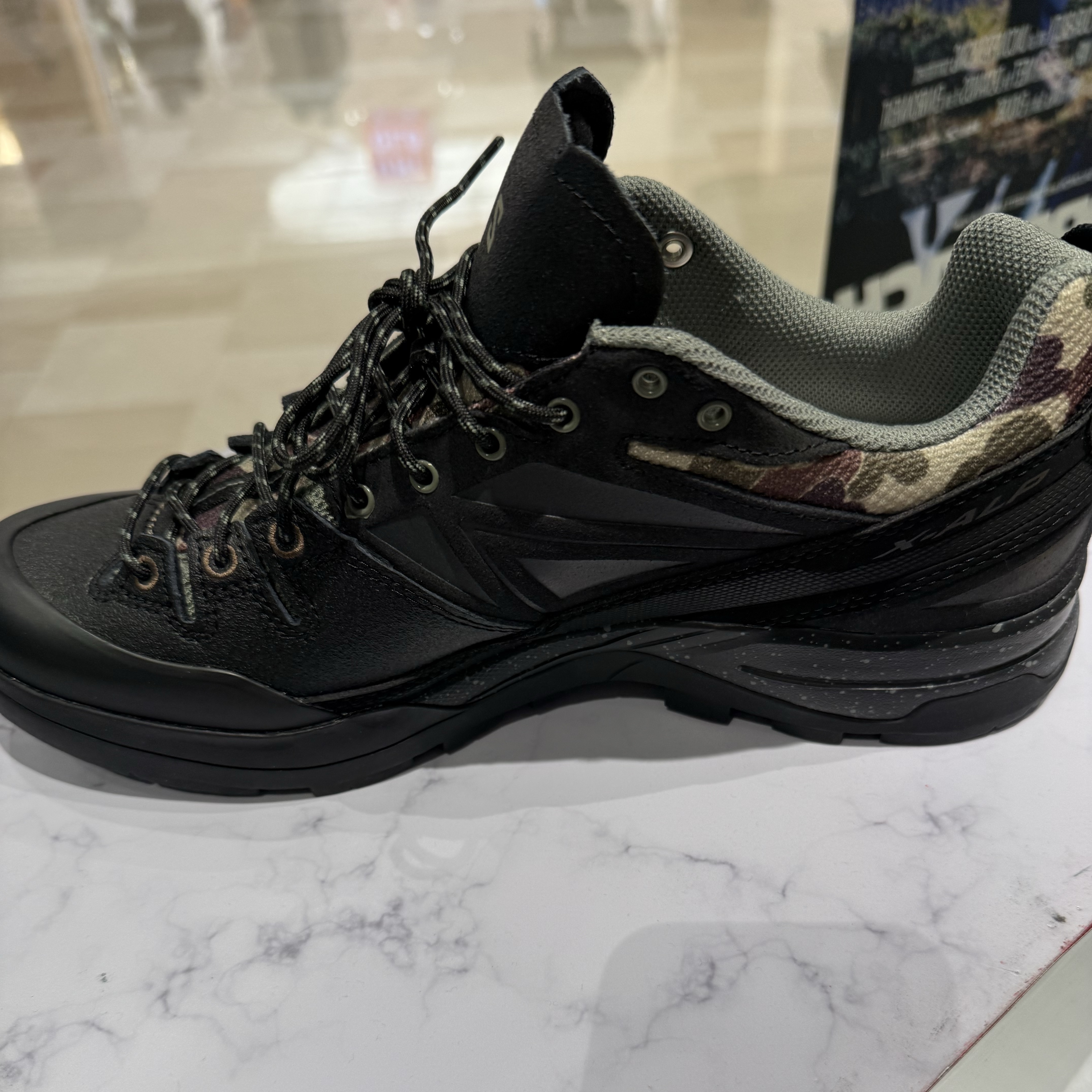 Salomon x Carhartt WIP X-Alp Black 착용 스타일 - 1
