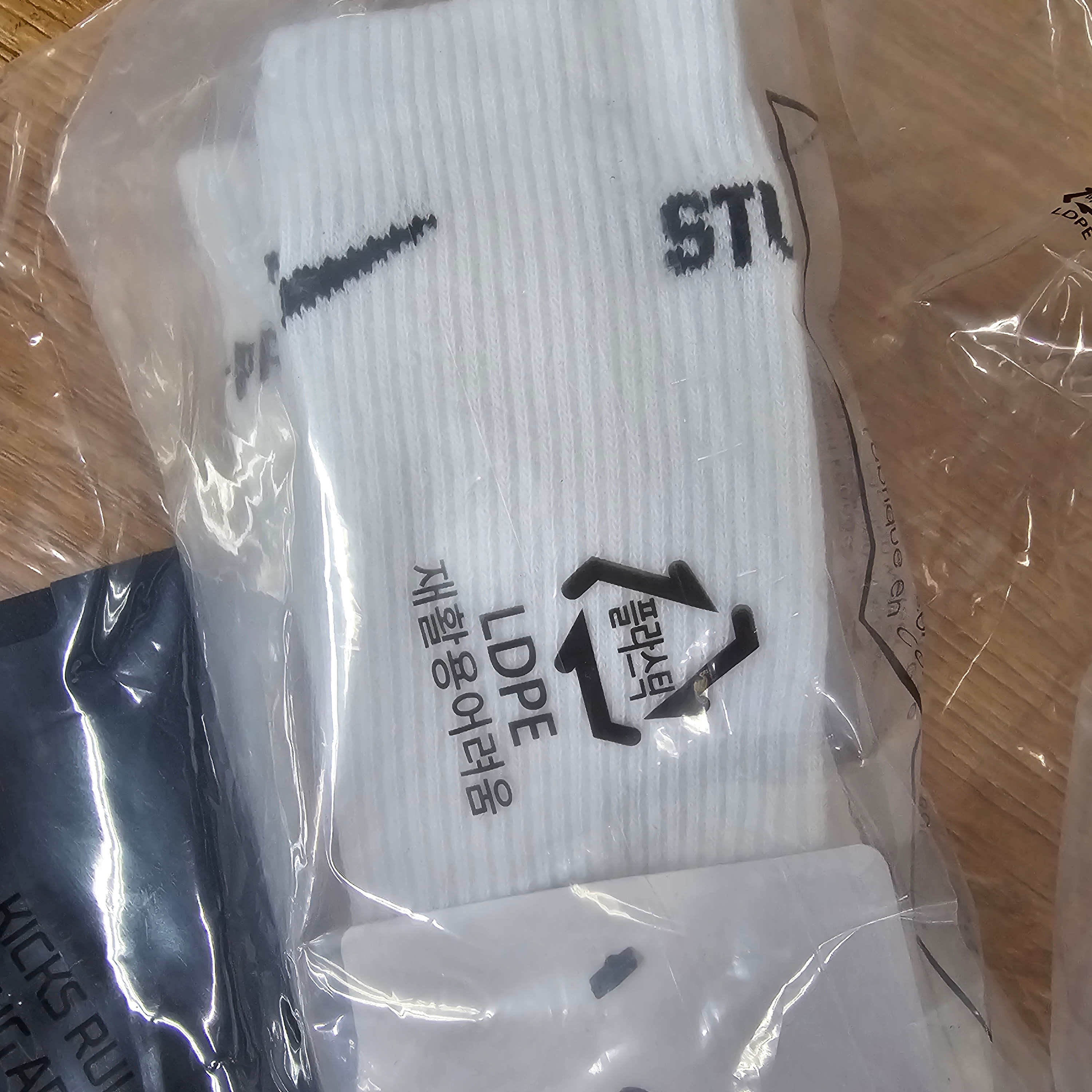 Nike x Stussy NRG Crew Socks White Black 착용 스타일