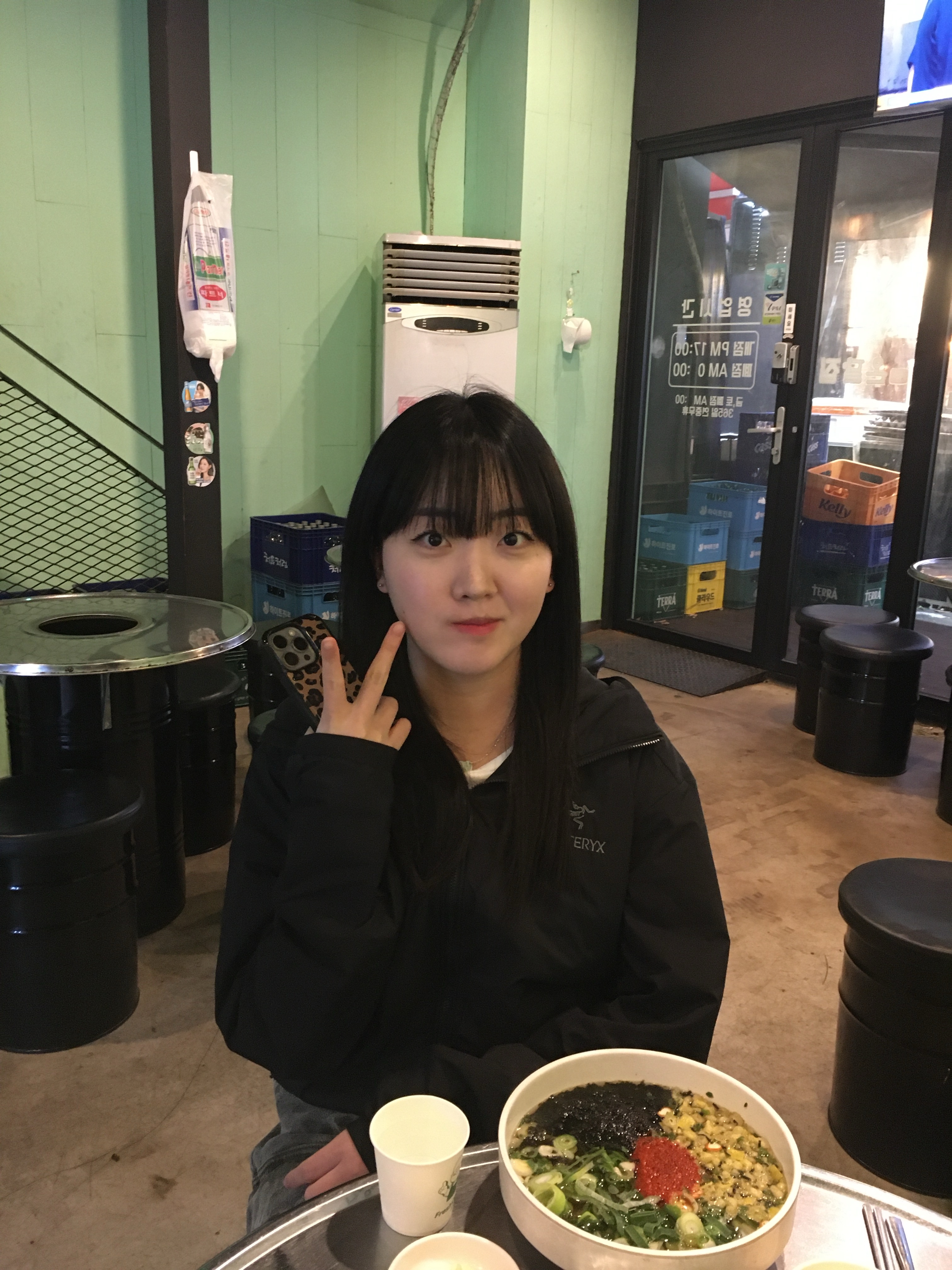 Arc'teryx Atom Hoody Black 착용 스타일 - 3