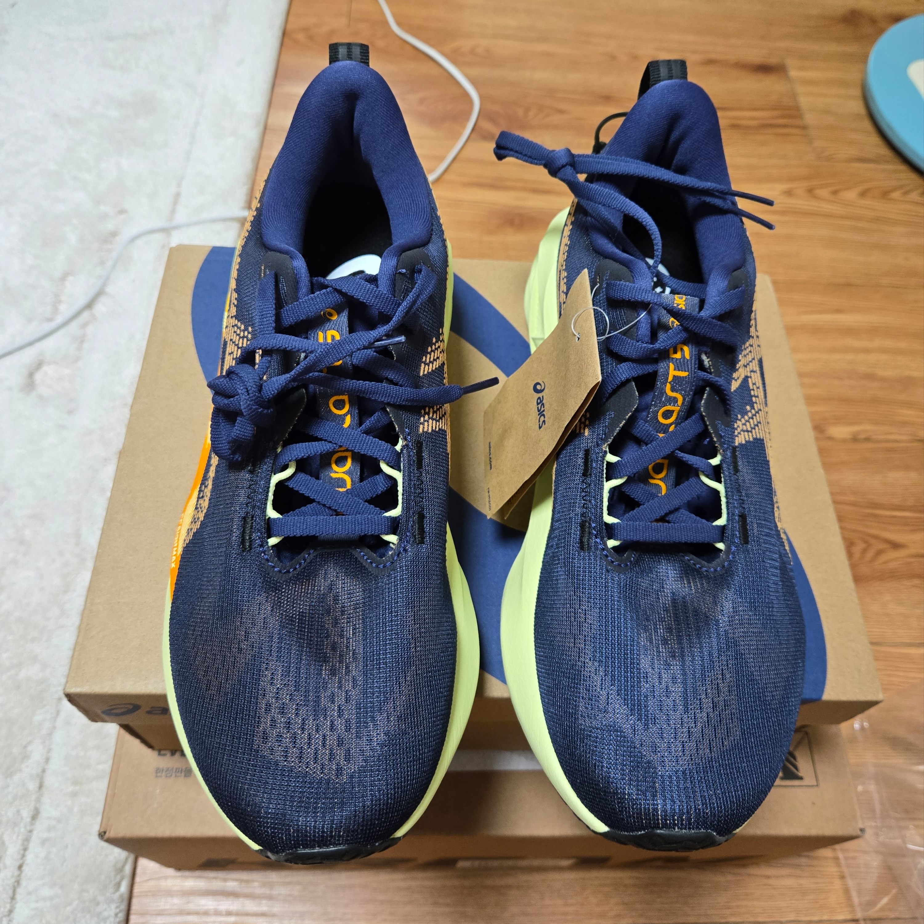 Asics Novablast 5 Indigo Blue Amber 착용 스타일 - 1