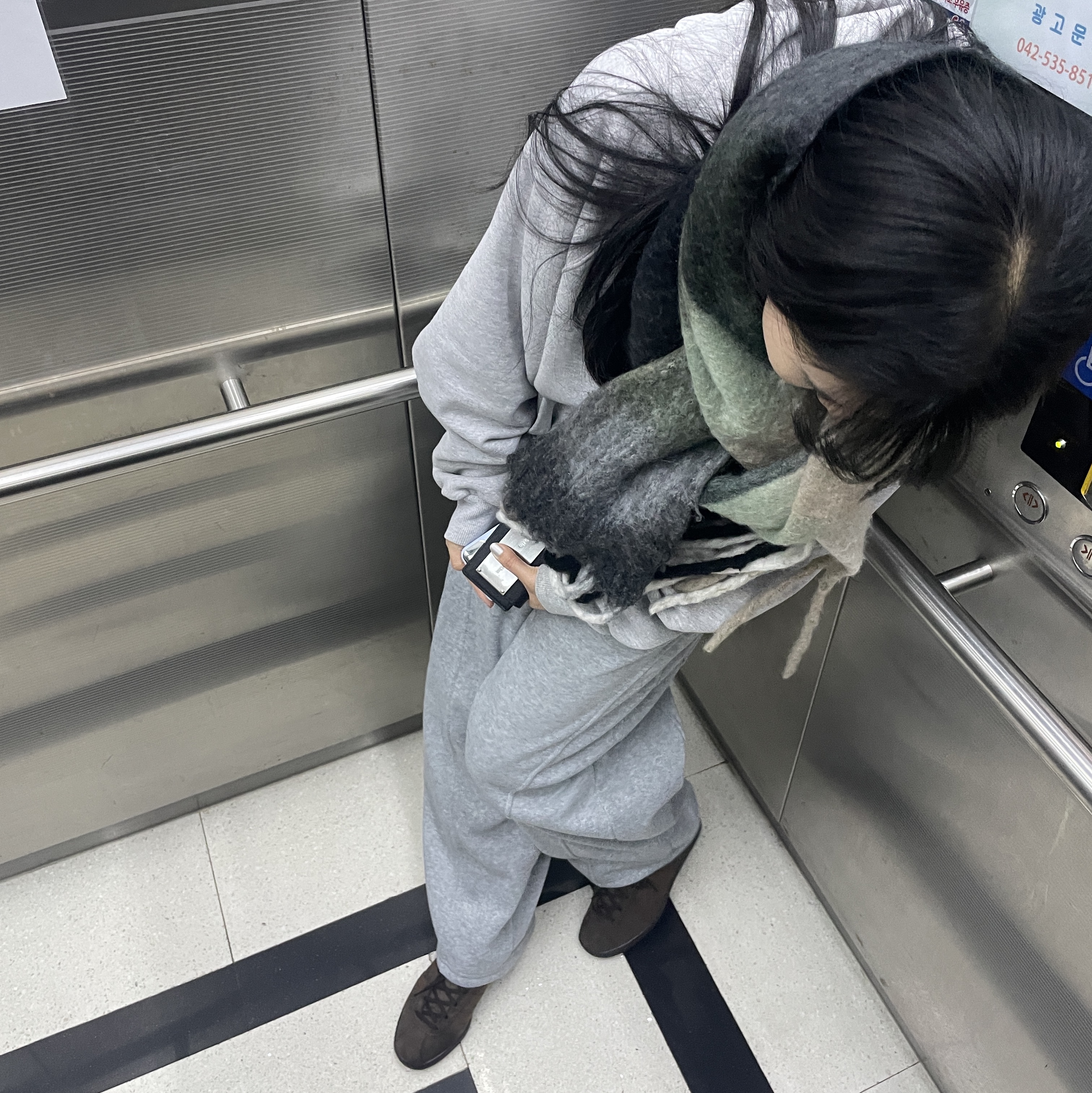 Adidas Tobacco Gruen Dark Brown 착용 스타일 - 1