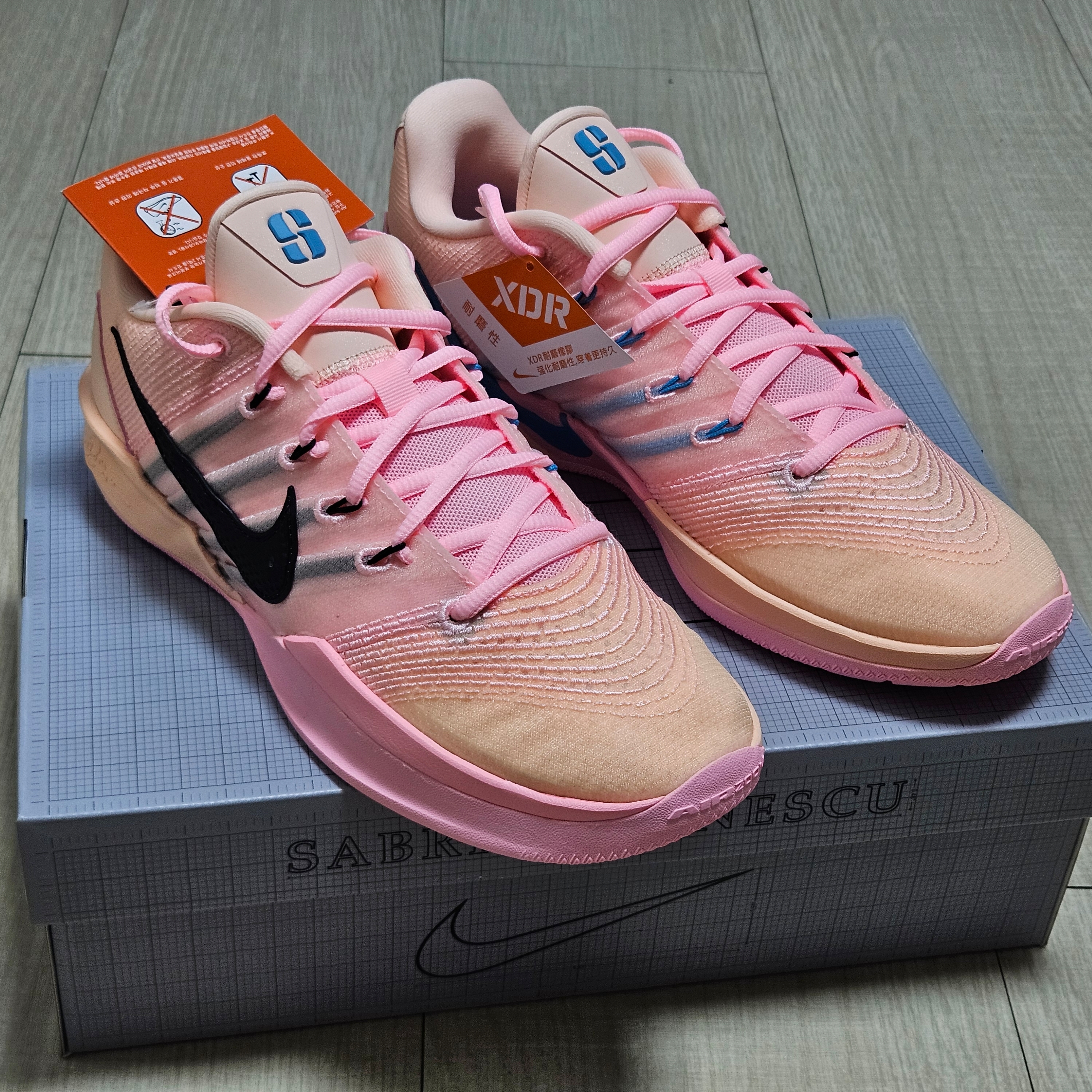 Nike Sabrina 3 EP Crimson Tint Black, Nike Kobe 6 Protro Total Orange 착용 스타일 - 2
