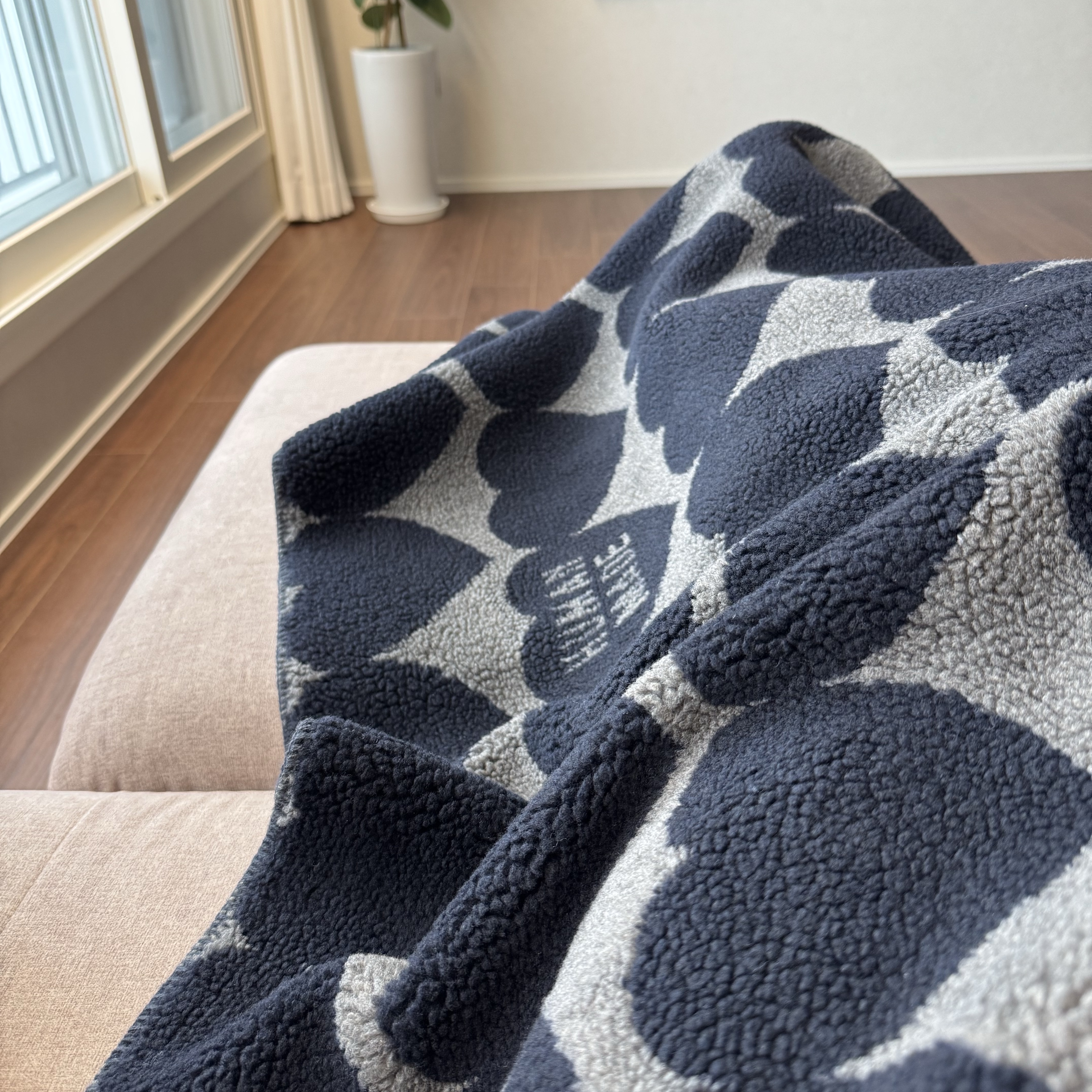 Human Made Heart Fleece Blanket Navy 착용 스타일