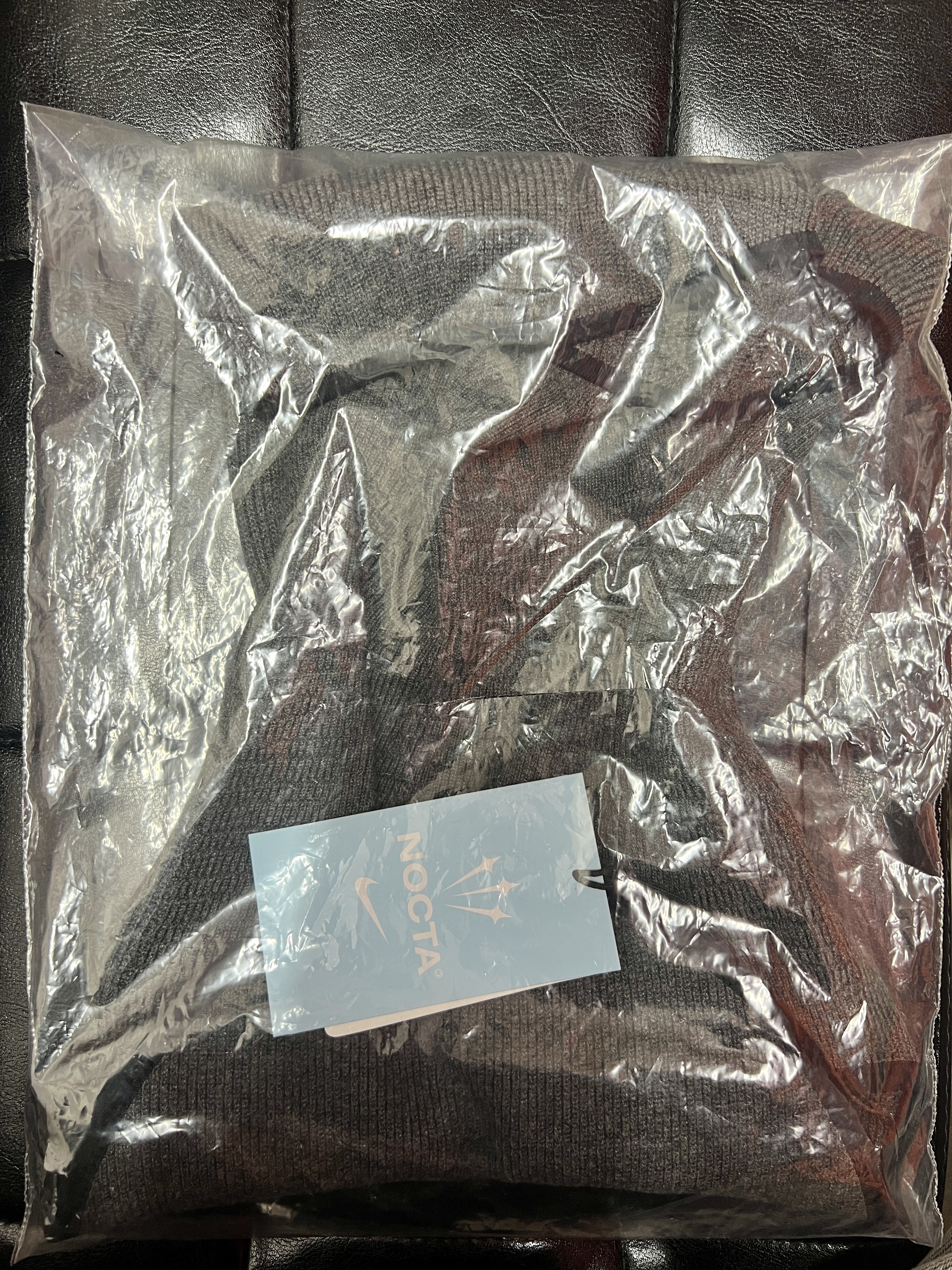 Nike x Drake Nocta Code Apparel Collection Neck Warmer Dark Grey, Nike ACG Mountain Fly 2 Low Gore-Tex Black and Dark Smoke Grey 착용 스타일 - 2