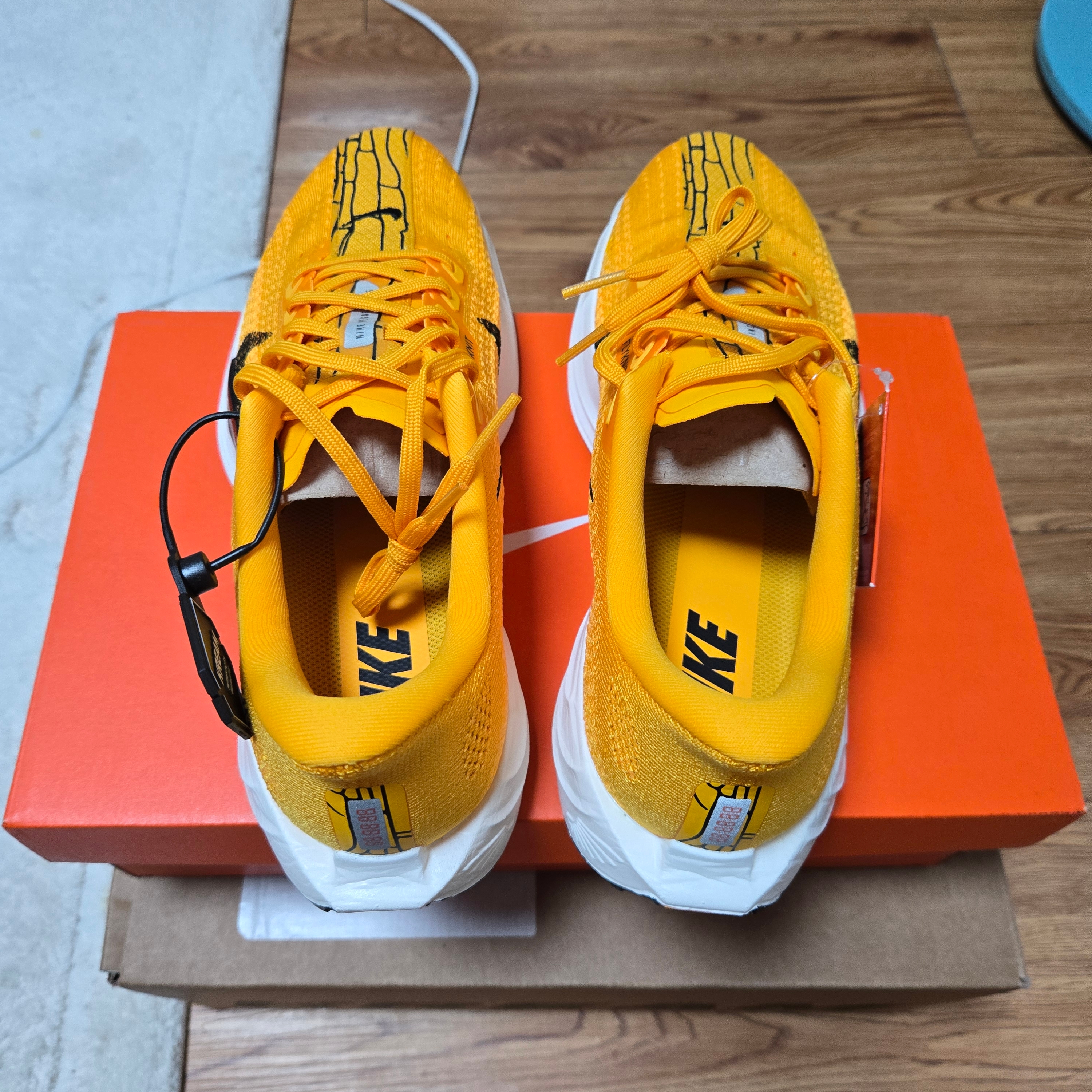 Nike ZoomX Pegasus Plus University Gold Black 착용 스타일 - 4