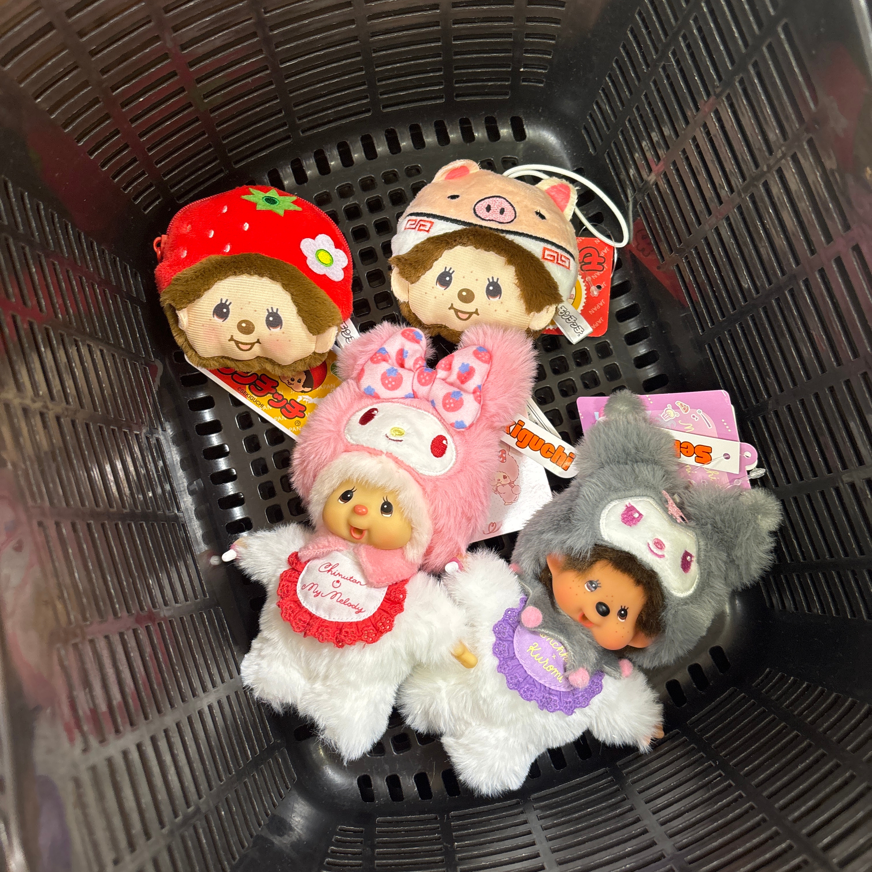 Monchhichi x Sanrio Characters My Melody Chimutan Keychain 착용 스타일