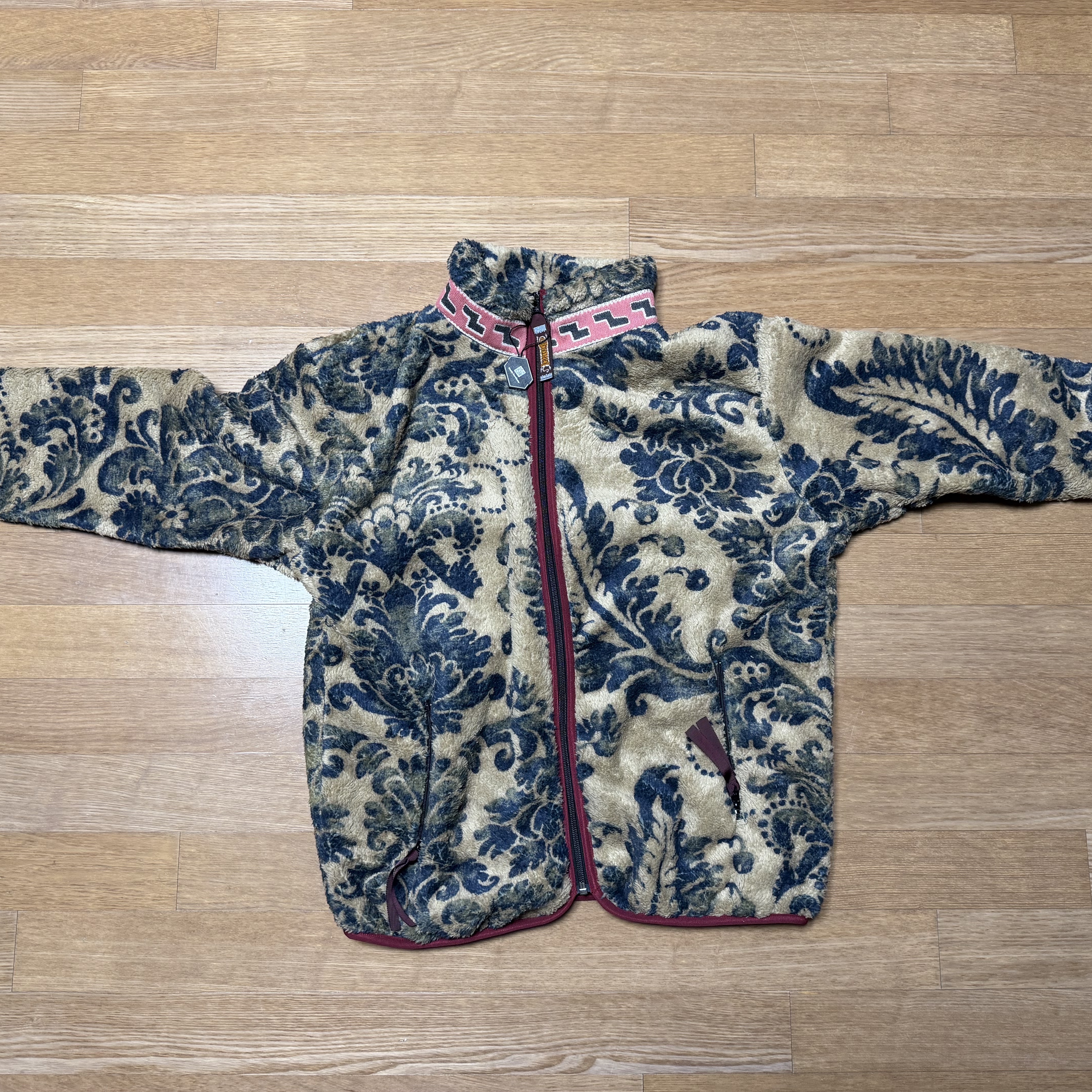 Kapital Damask Pattern Maria Fleece Zip Blouson Beige 착용 스타일 - 4