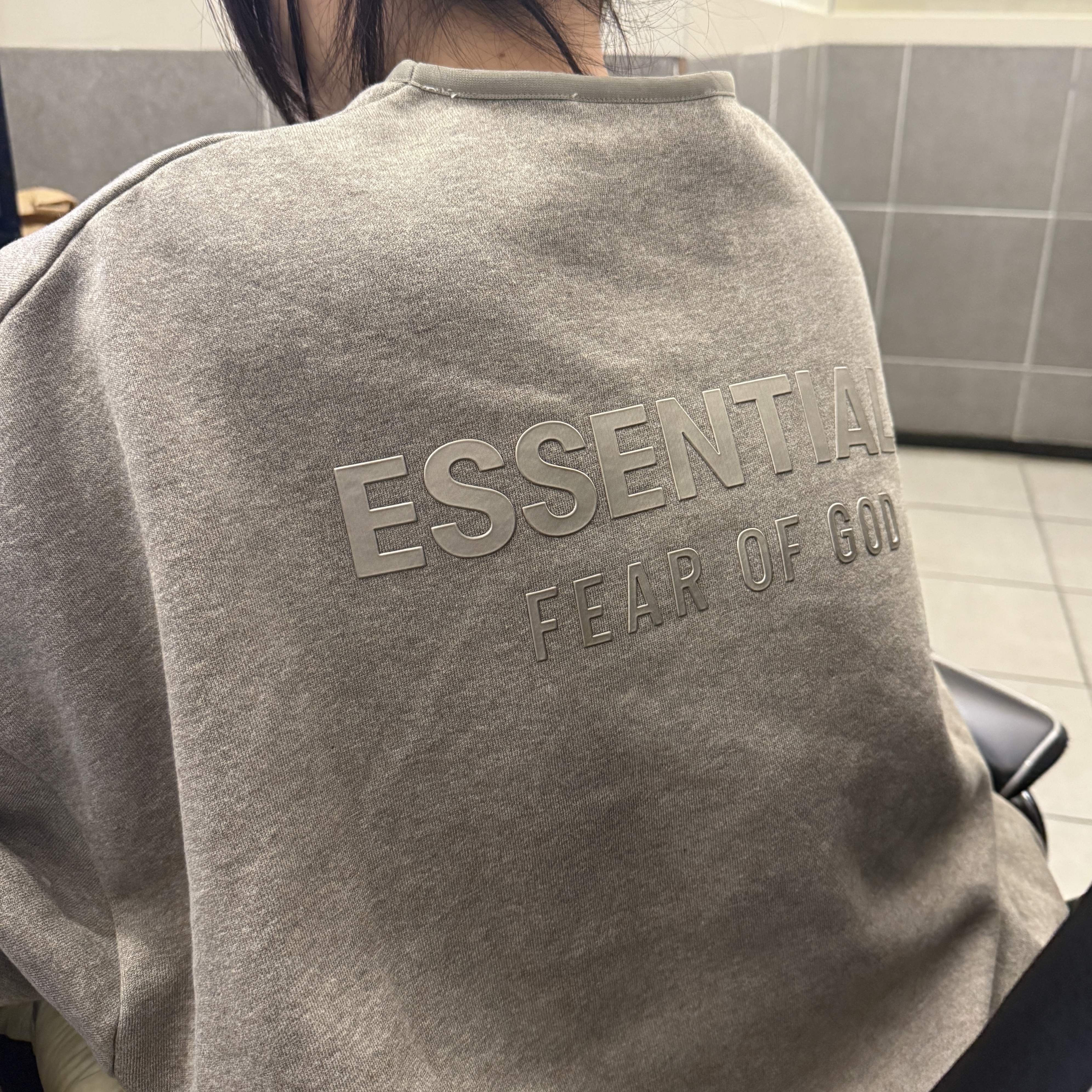 Essentials Modern Crewneck Sweatshirt Homestead Heather - 25FW 착용 스타일