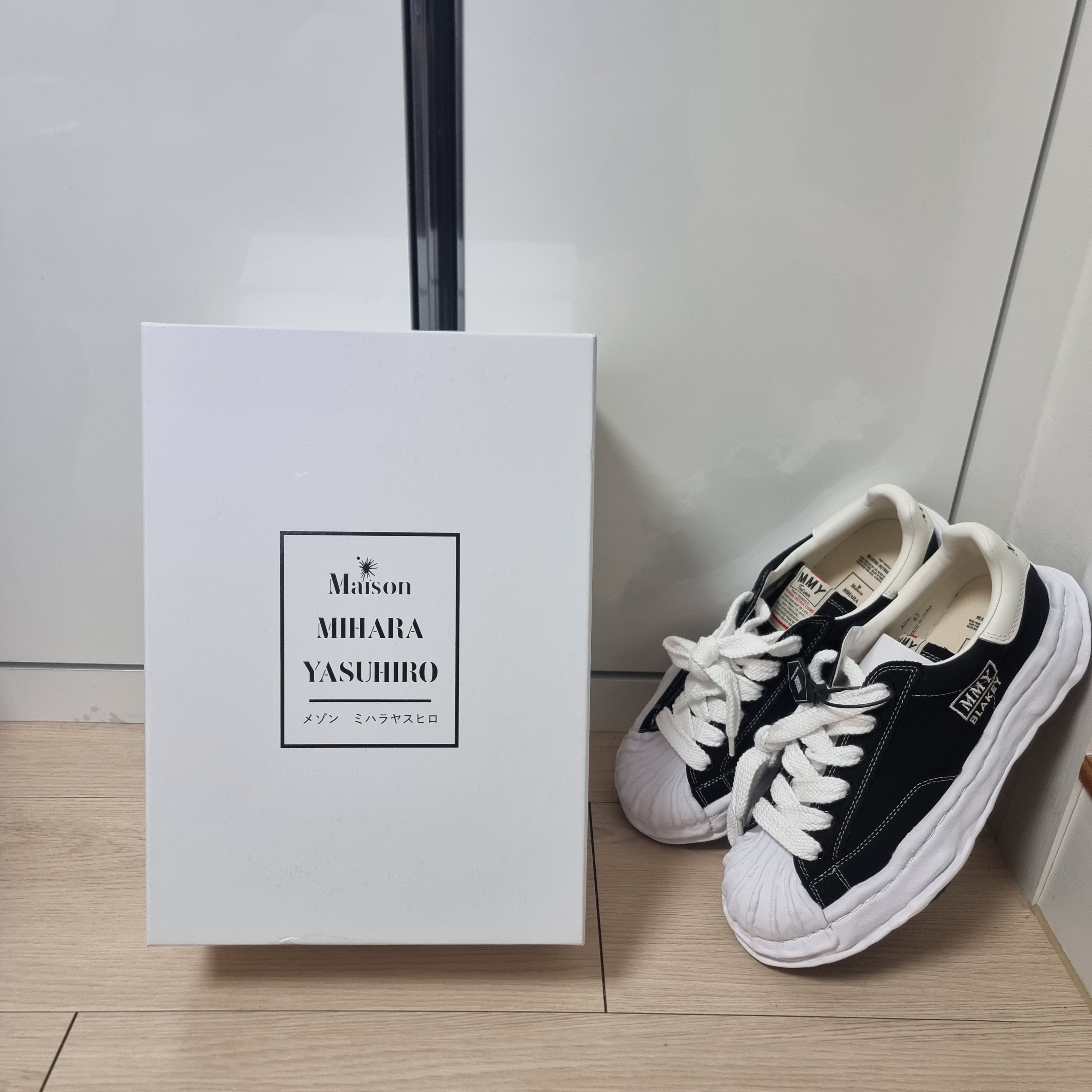 Maison Mihara Yasuhiro Blakey OG Sole Canvas Low-top Sneakers Black White 착용 스타일