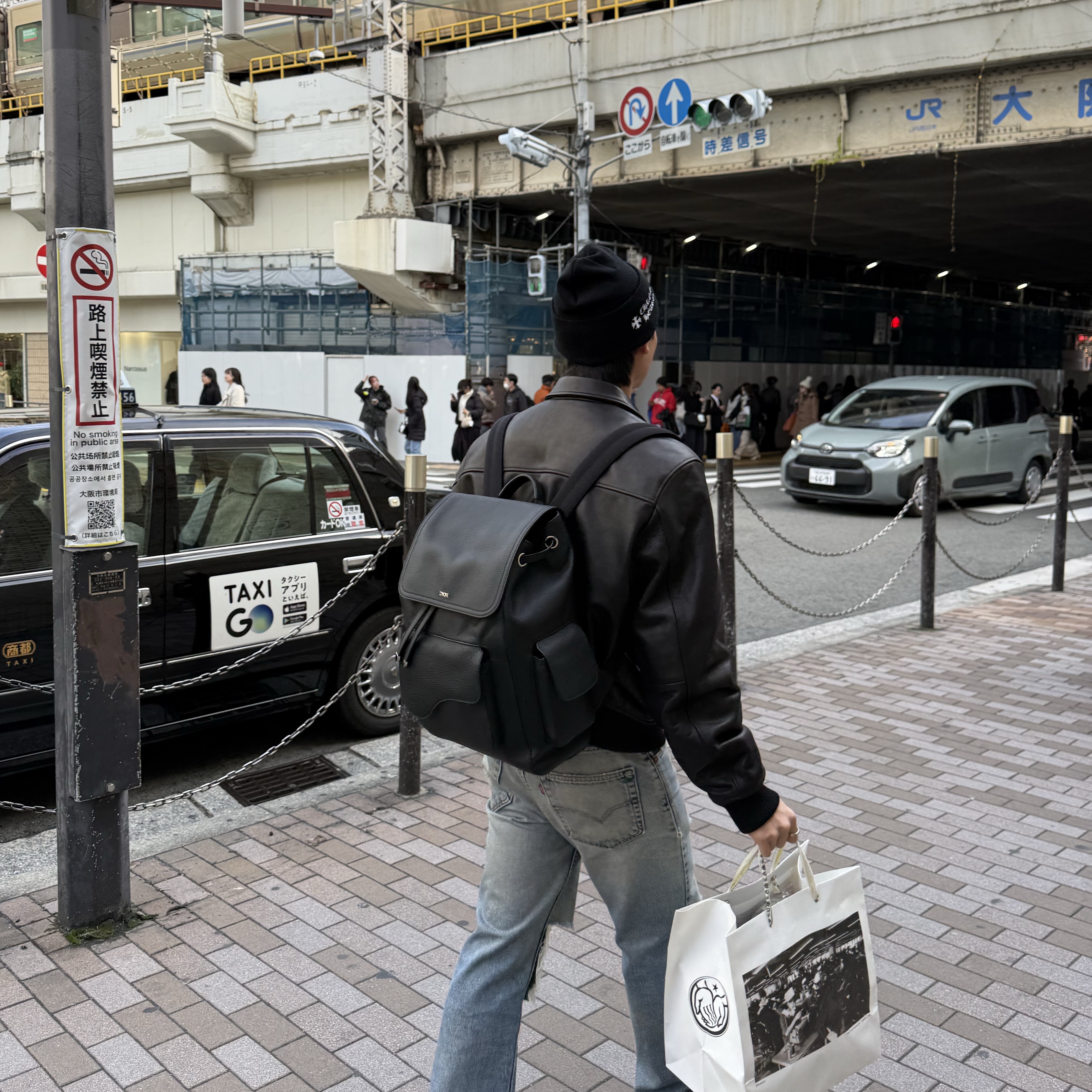 Stussy Leather Flight Jacket Black 착용 스타일 - 4