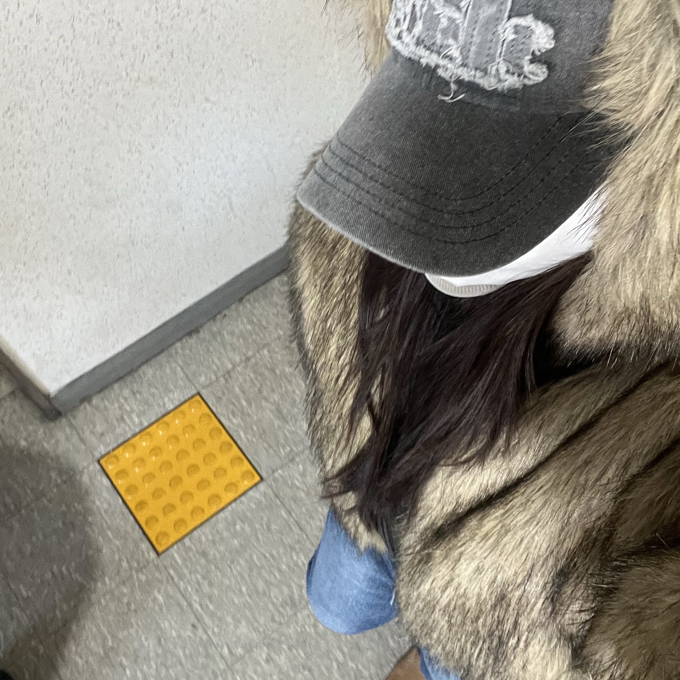 Vacant Archive Diddy Fur Hoodie Jacket 착용 스타일 - 2
