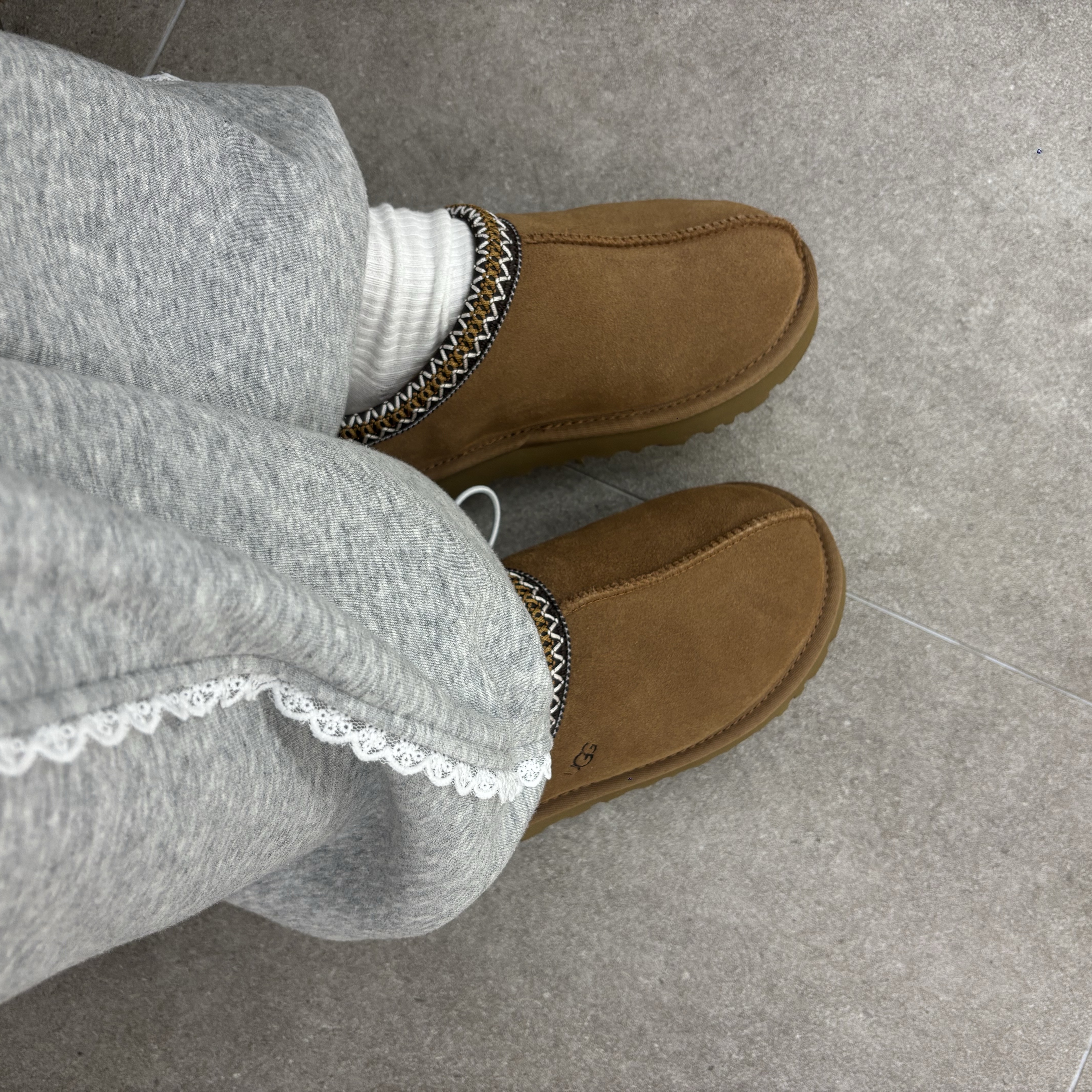 (W) UGG Tasman II Chestnut 착용 스타일