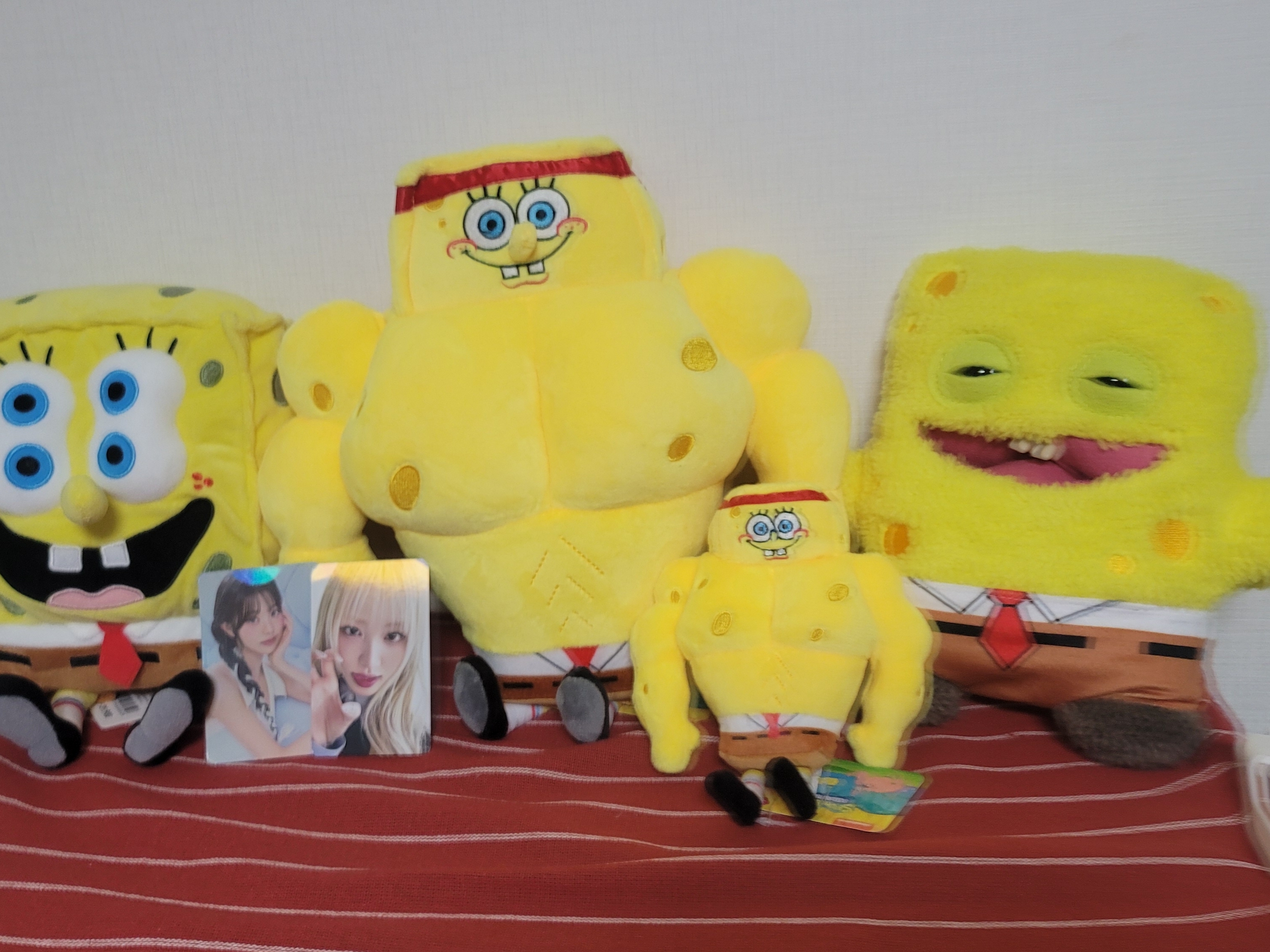Uniqlo UT x CPFM x SpongeBob Plush Toy SpongeBob 착용 스타일