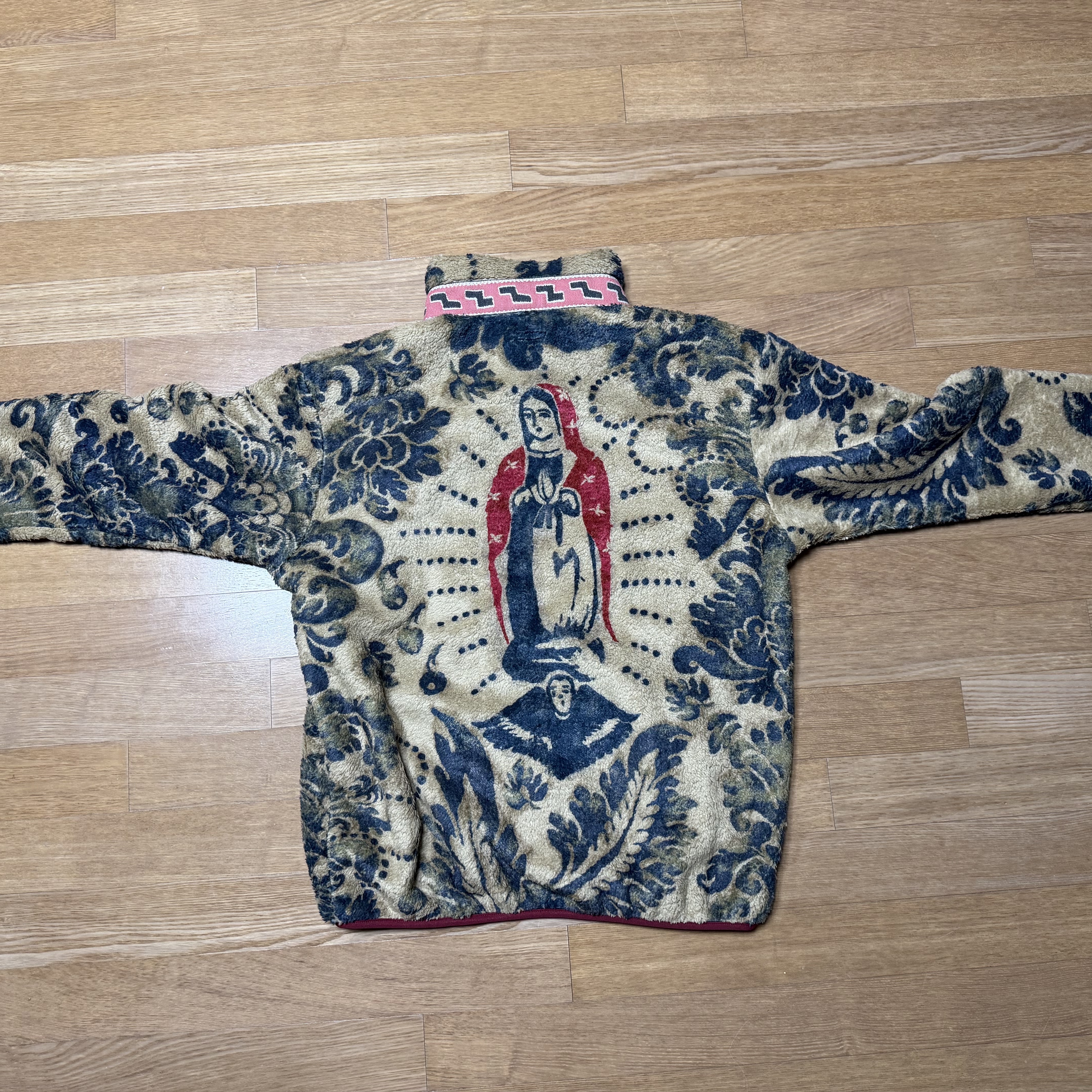 Kapital Damask Pattern Maria Fleece Zip Blouson Beige 착용 스타일 - 3