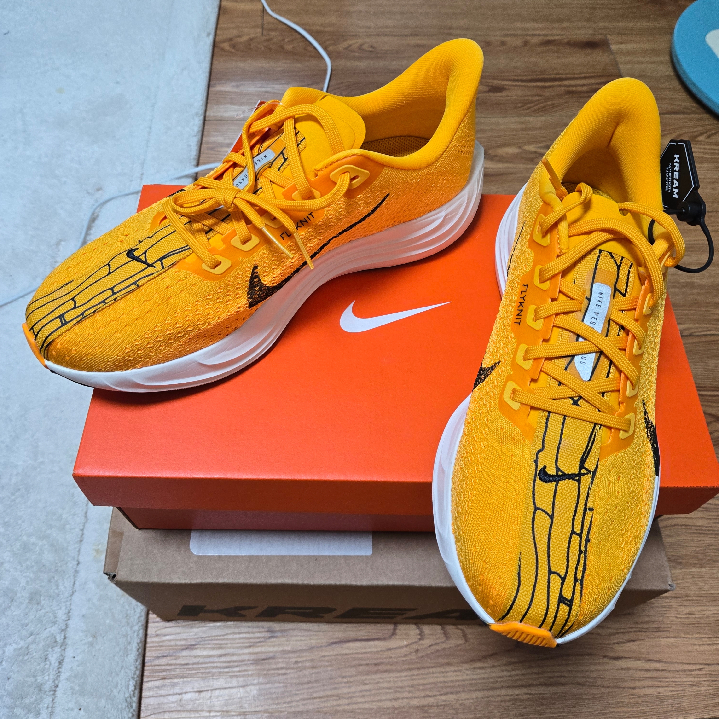 Nike ZoomX Pegasus Plus University Gold Black 착용 스타일 - 5