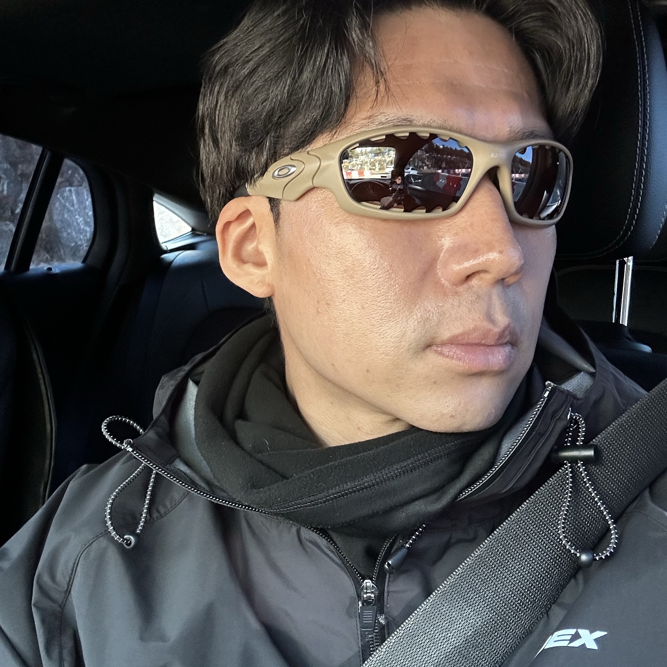 Oakley x Satisfy Straight Jacket Matte Terrain Tan 착용 스타일