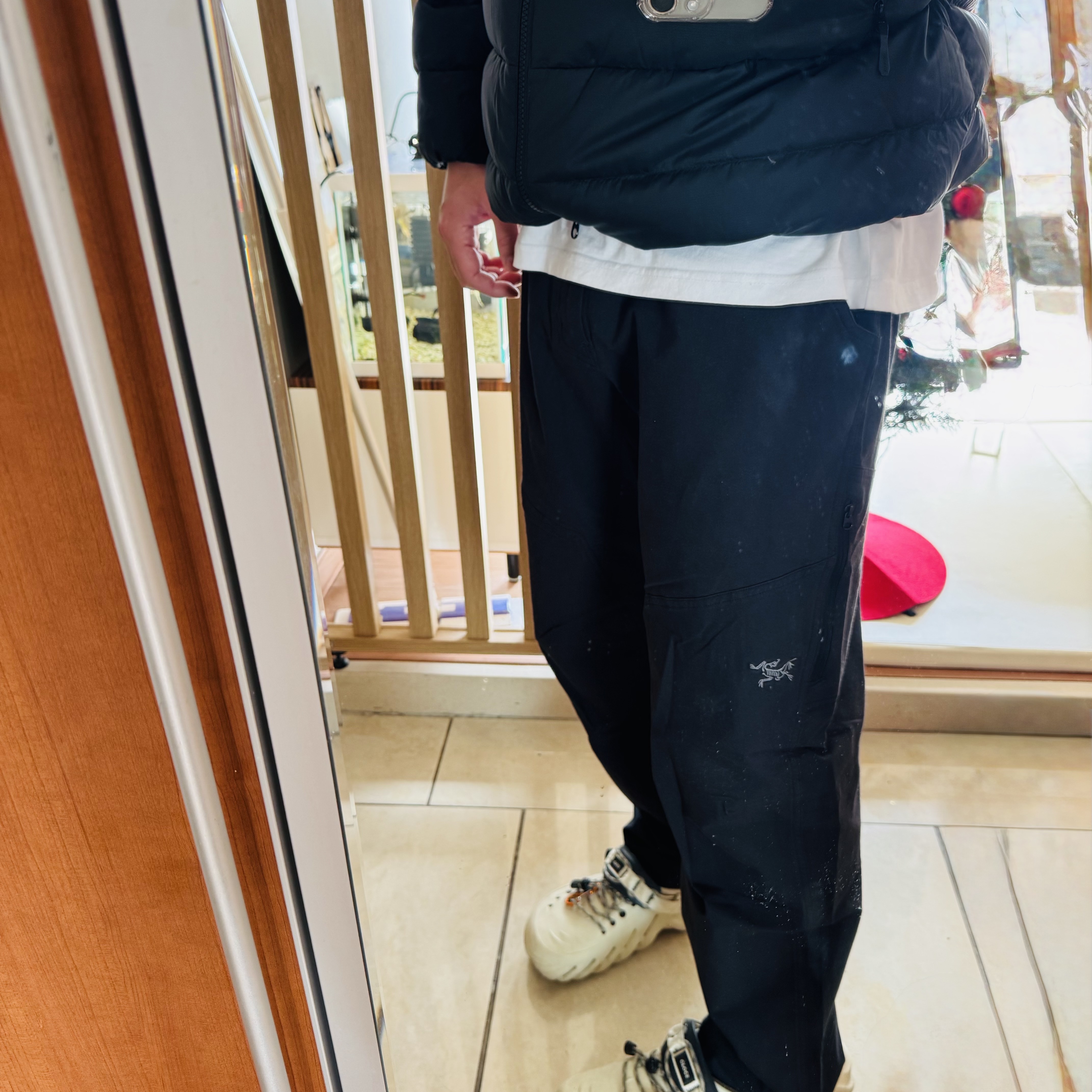 Arc'teryx Cronin Cotton Pants Black, Arc'teryx Thorium Hoody Black 착용 스타일 - 2