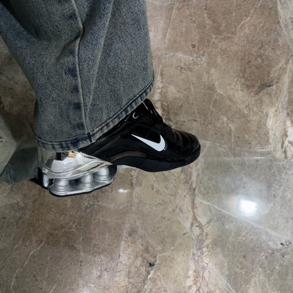 (W) Nike x Maha Amsterdam Total 90 Shox Magia Black and Metallic Silver 착용 스타일