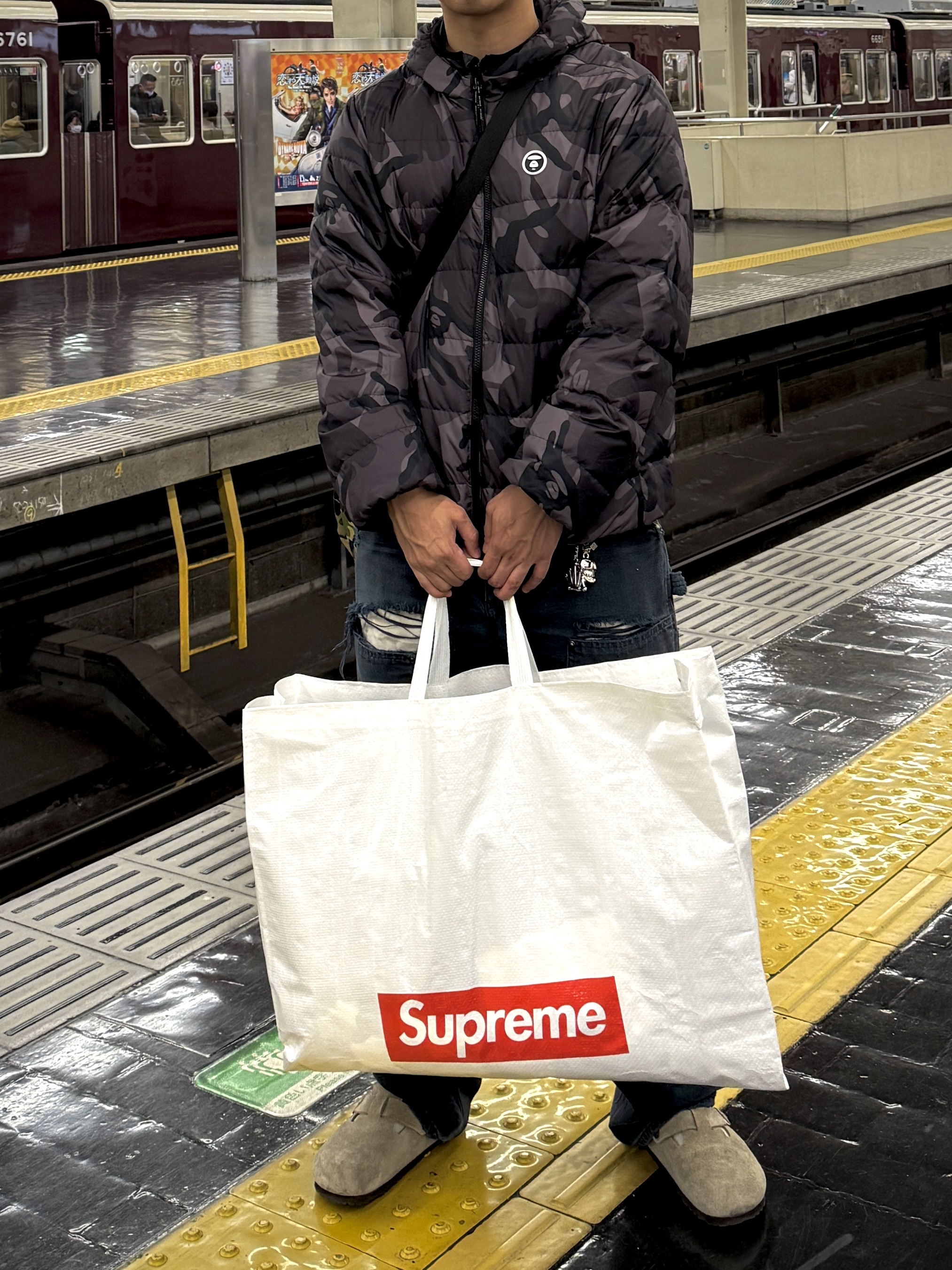 Birkenstock Boston Soft Footbed Taupe - Narrow, Supreme New York Fleece Jacket White - 25FW 착용 스타일 - 2