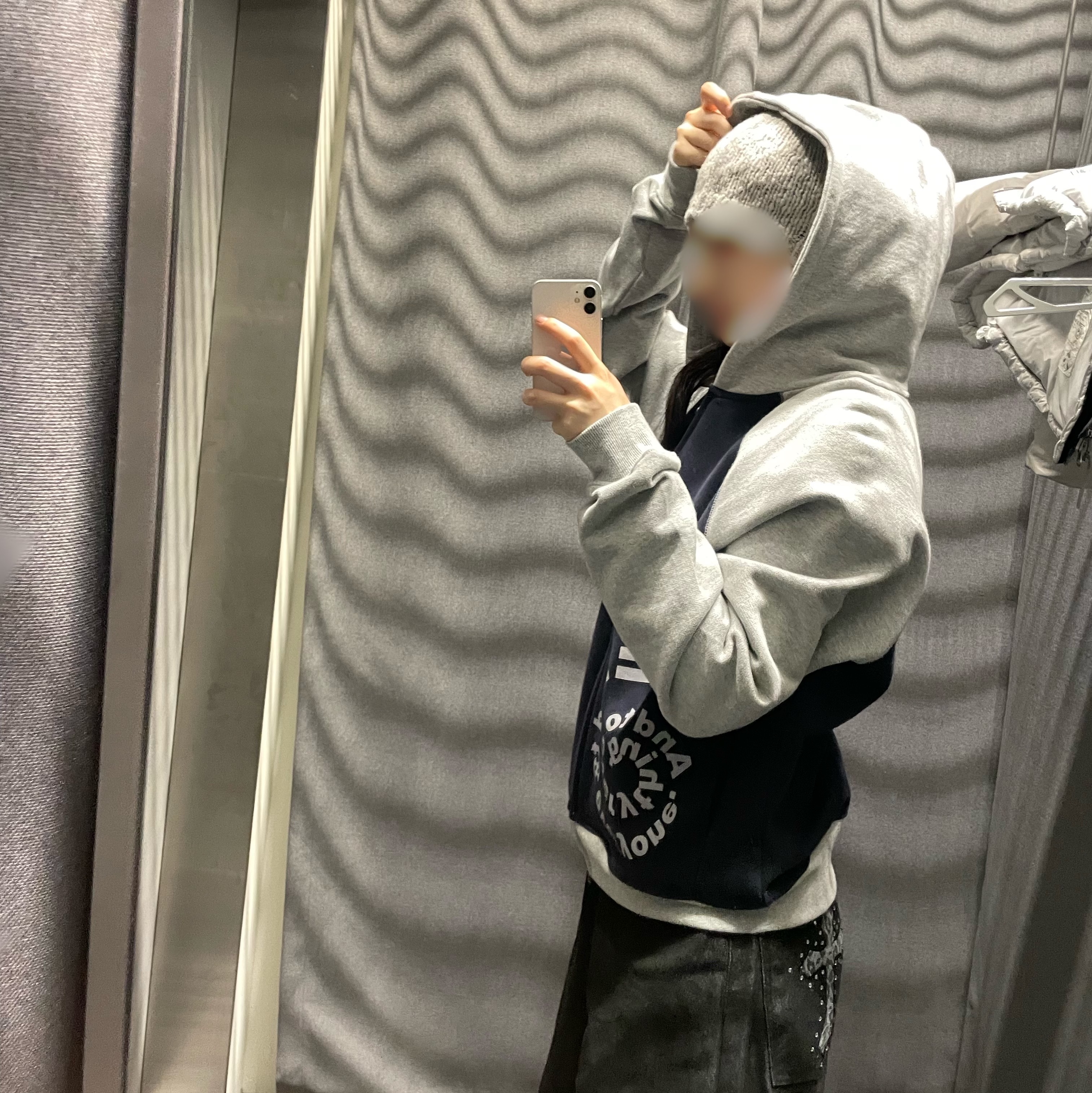 Sansan Gear X b.E Zip-Up Hoodie Navy 착용 스타일 - 1