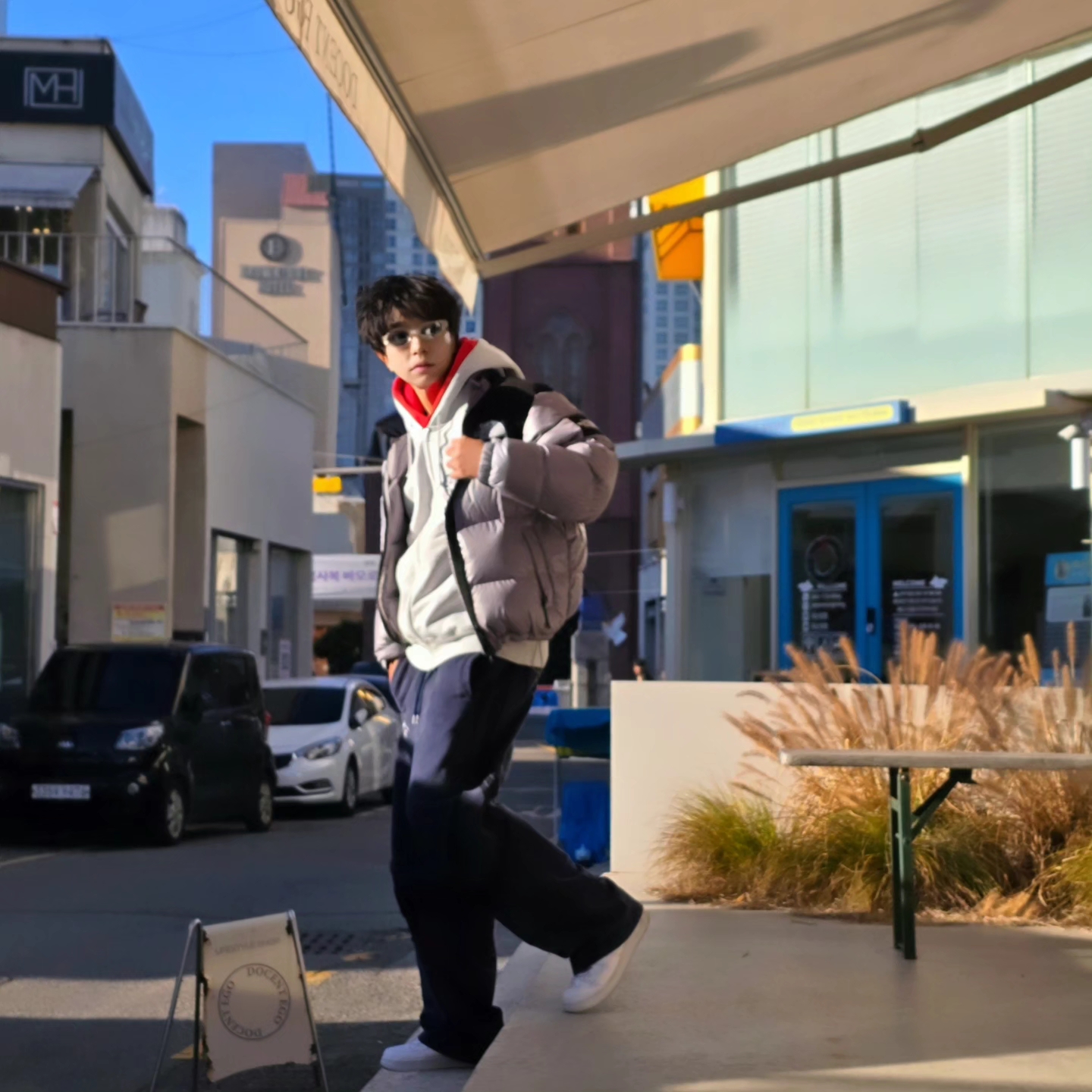 Stussy Beach Roots Hoodie Red, Stussy Stock DSM Ginza Zip Hoodie Ash Heather 2023 착용 스타일 - 2