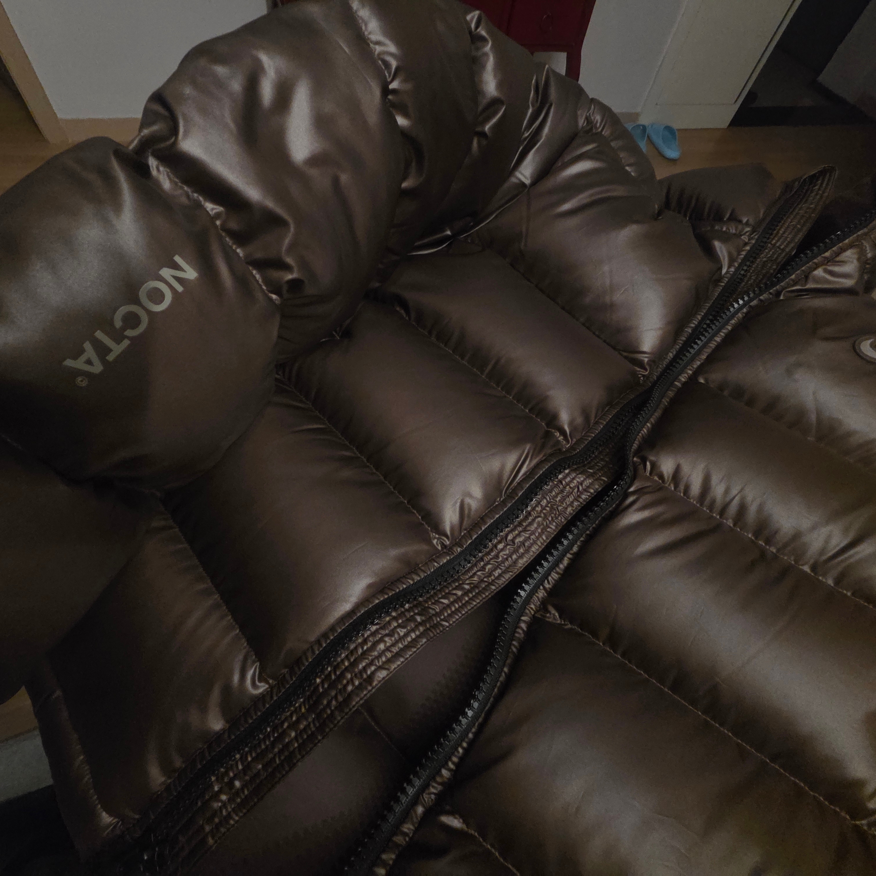 Nike x Drake Nocta Sunset Puffer Jacket Baroque Brown Olive Grey - Asia 착용 스타일 - 2