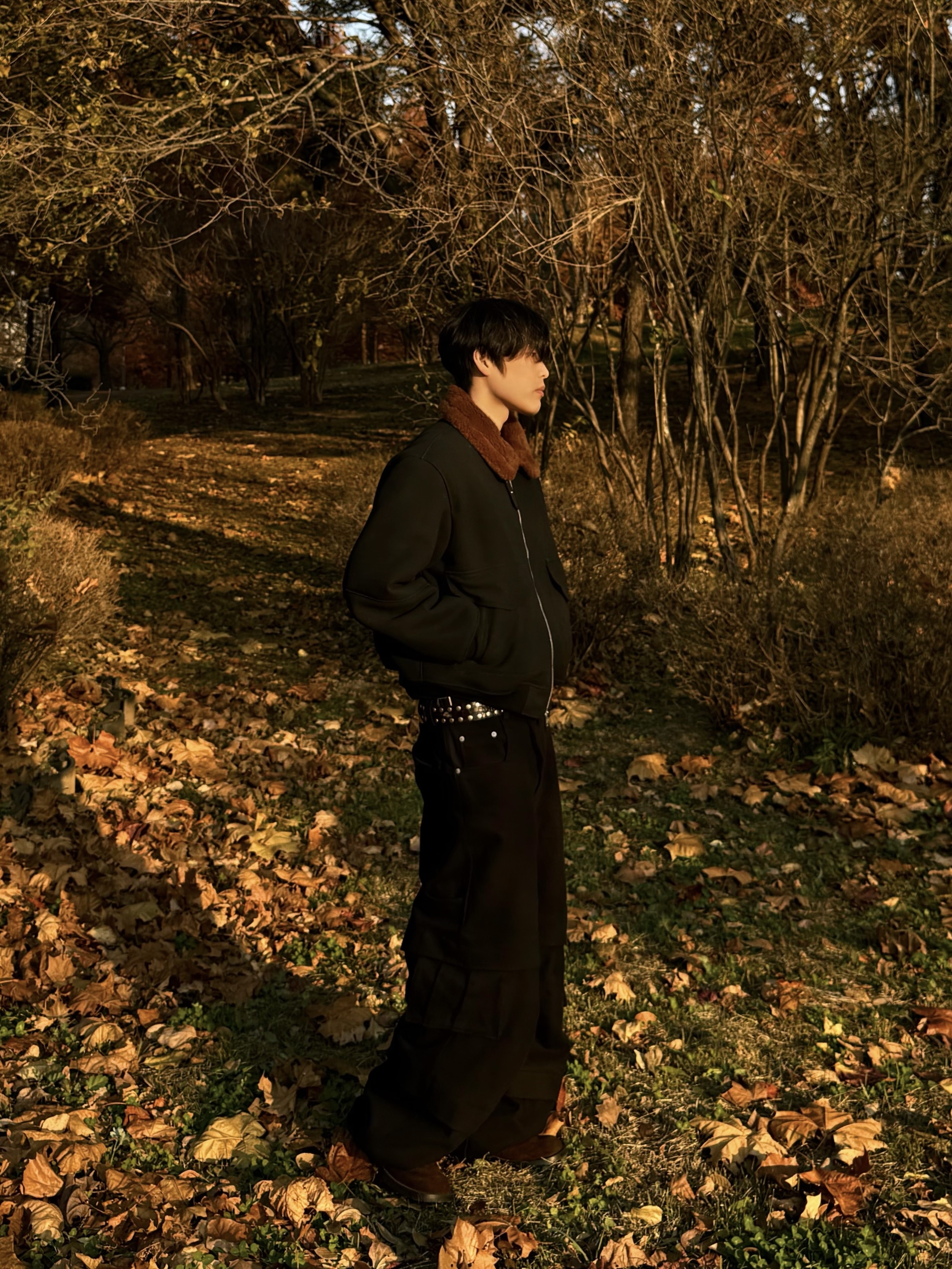 Kamien Titan Baggy Pants Black, Stussy 8 Ball Studded Belt Brown Textured Leather 착용 스타일 - 3