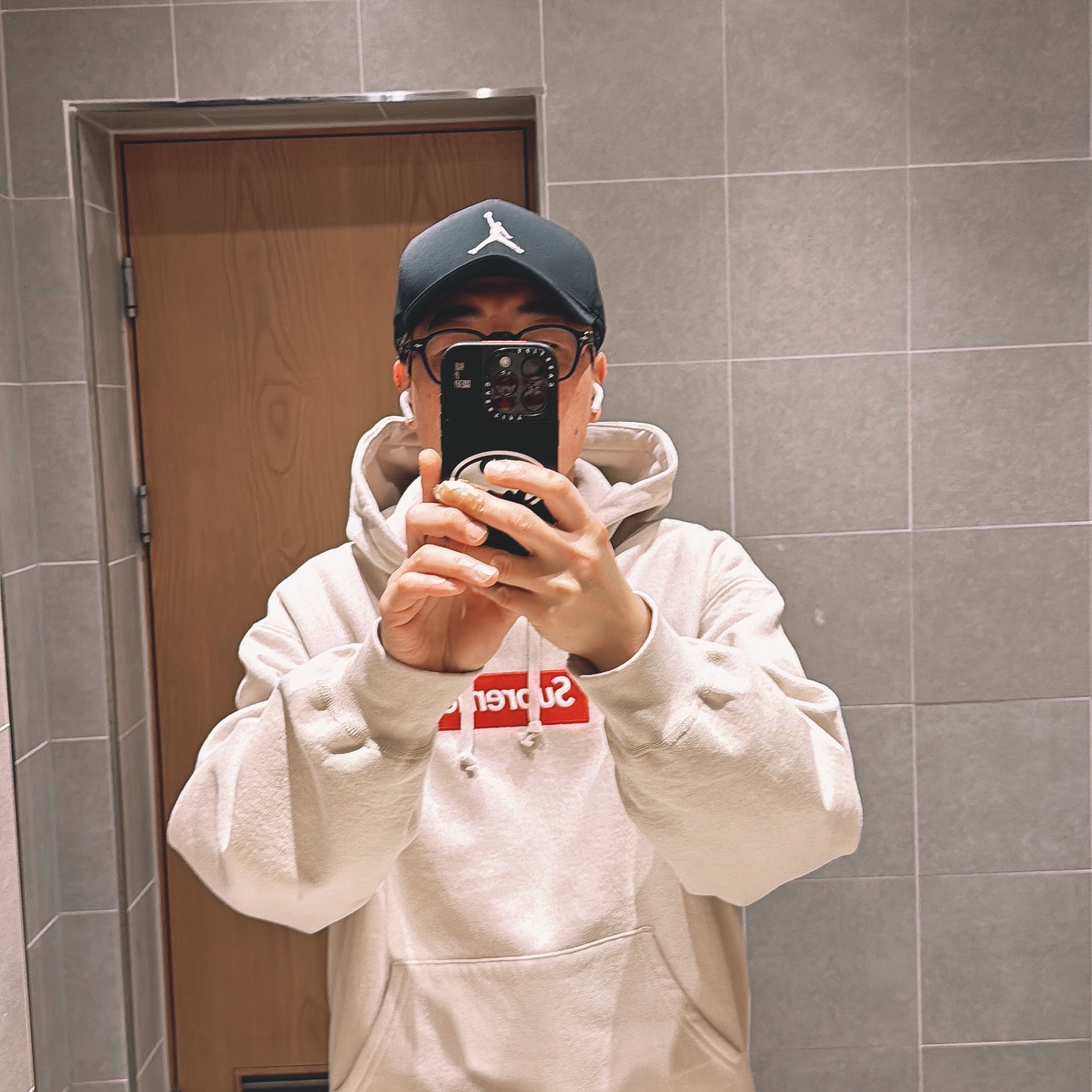 Supreme Box Logo Hooded Sweatshirt Stone - 24FW 착용 스타일