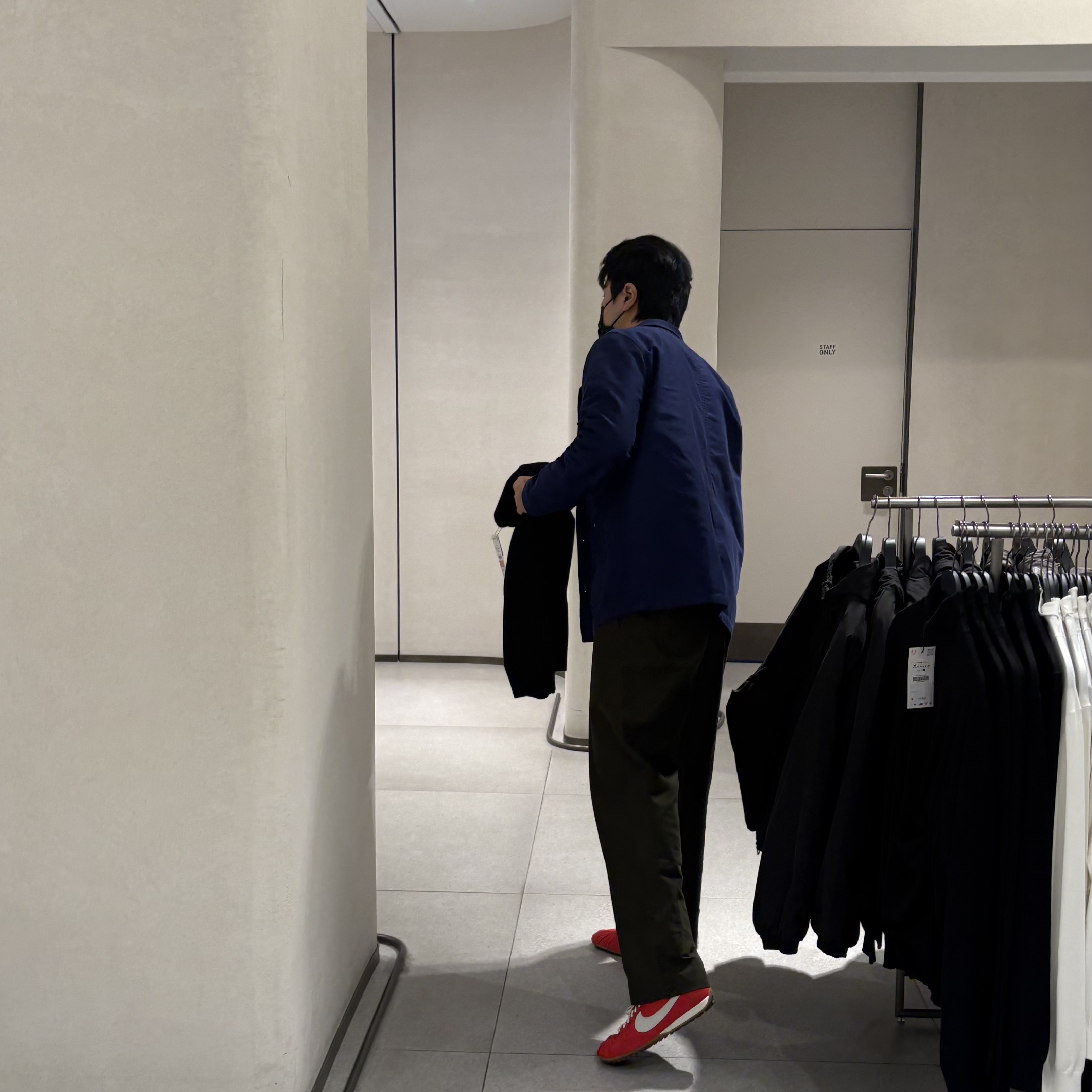 Nike x Jacquemus Moon Shoe SP University Red and Bicycle Yellow 착용 스타일 - 2
