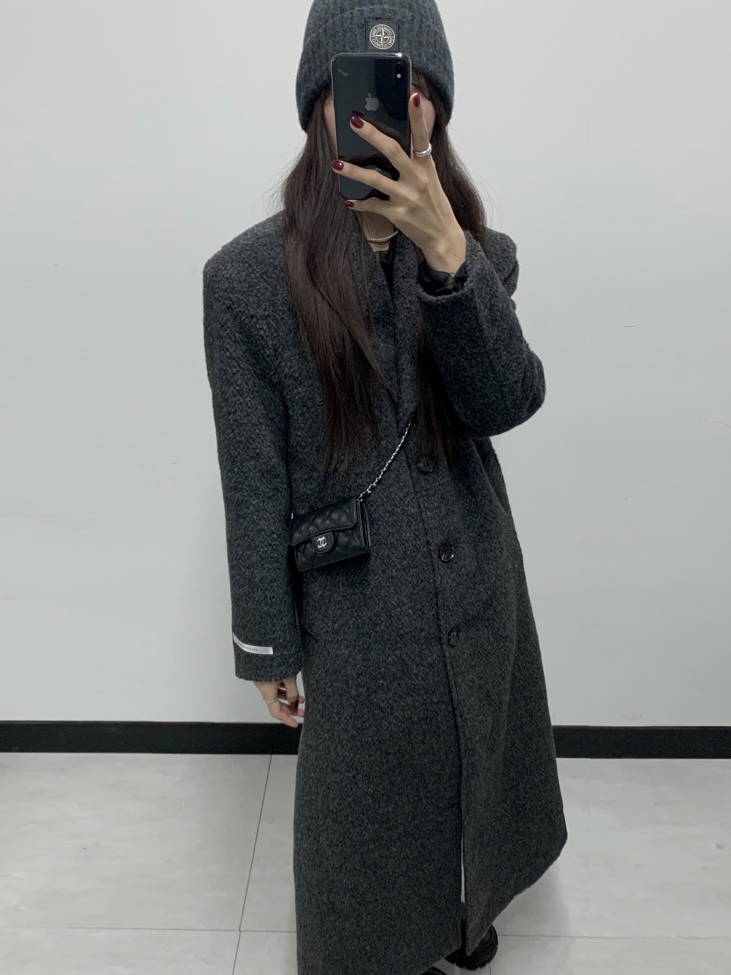 Chanel Classic Card Holder Grained Calfskin & Silver Black, Stone Island N10B5 Beanie Dark Grey - 22FW 착용 스타일 - 2