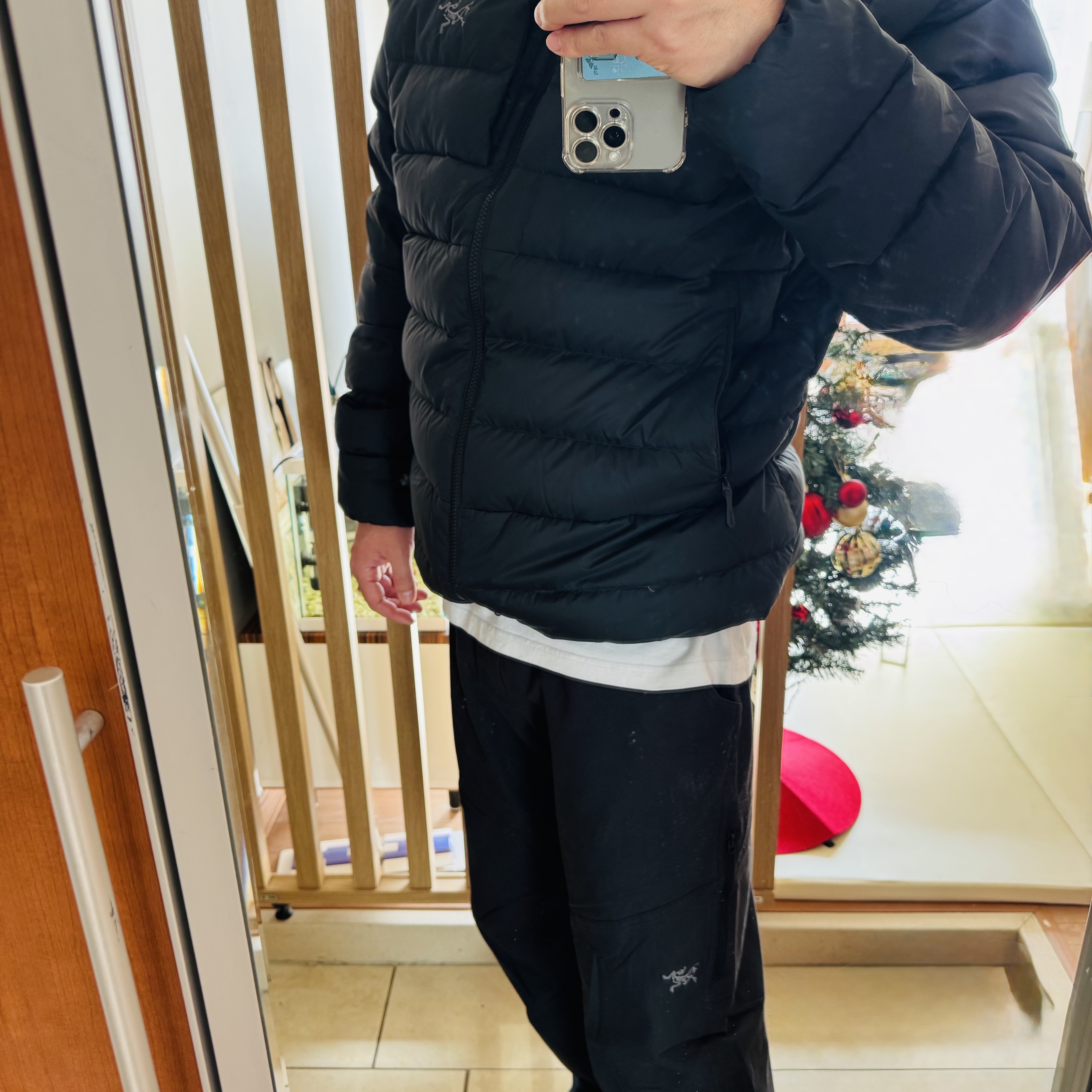 Arc'teryx Cronin Cotton Pants Black, Arc'teryx Thorium Hoody Black 착용 스타일 - 1