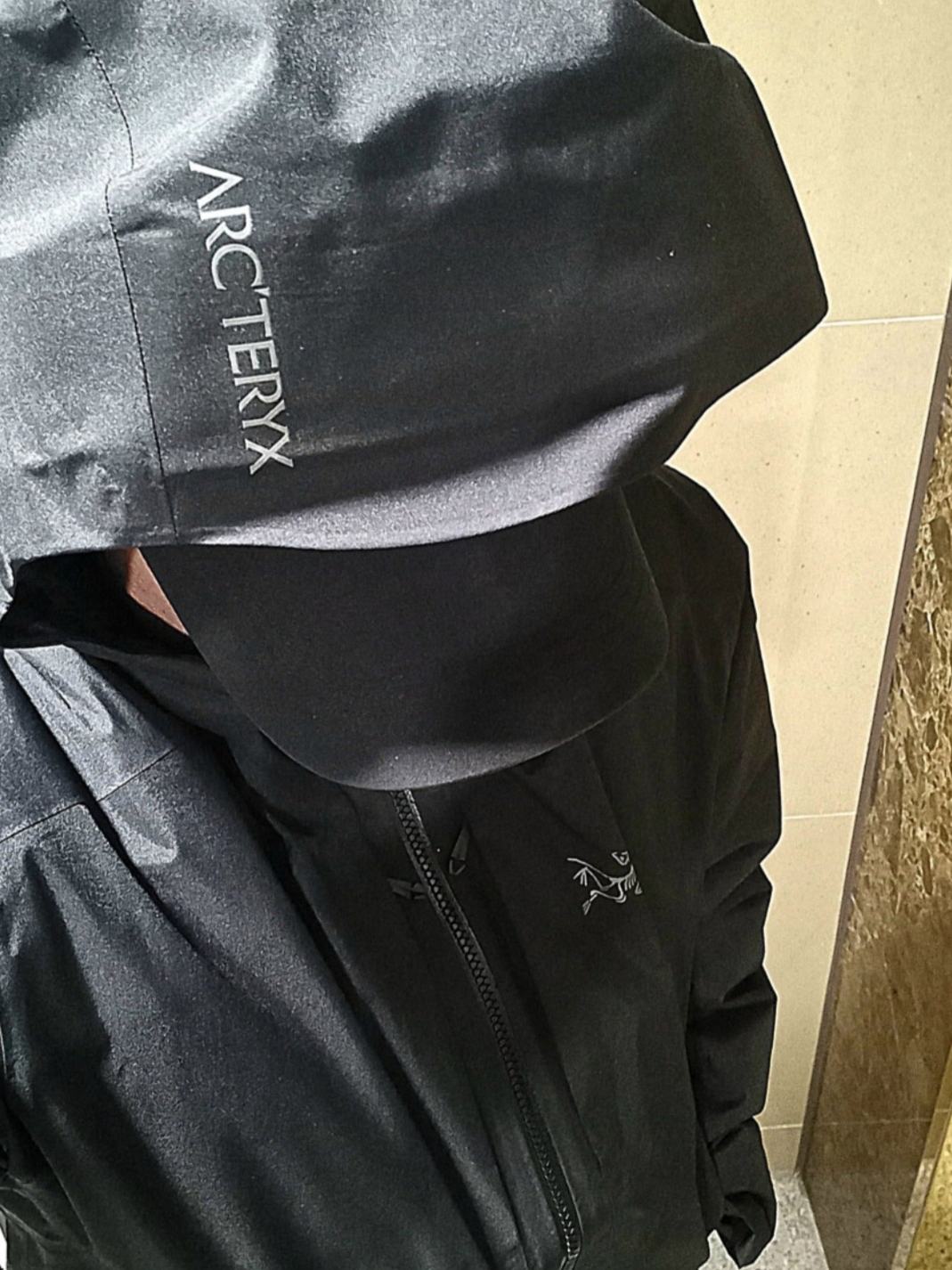 Arc'teryx Bird Word Cap 24K Black, Arc'teryx Atom Heavyweight Hoody Rune 착용 스타일 - 6
