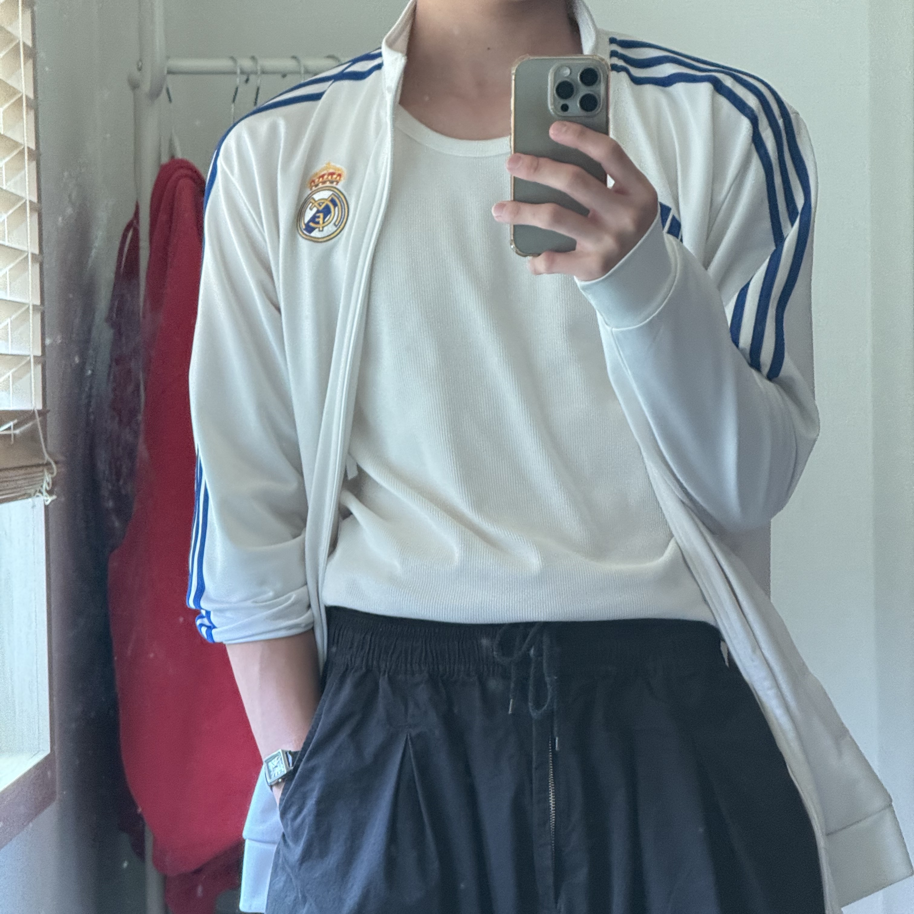 Casio LTP-V007L-7B1 / LTP-V007L-9B (Bundle of 2), Adidas Real Madrid DNA Track Top White - US Sizing 착용 스타일