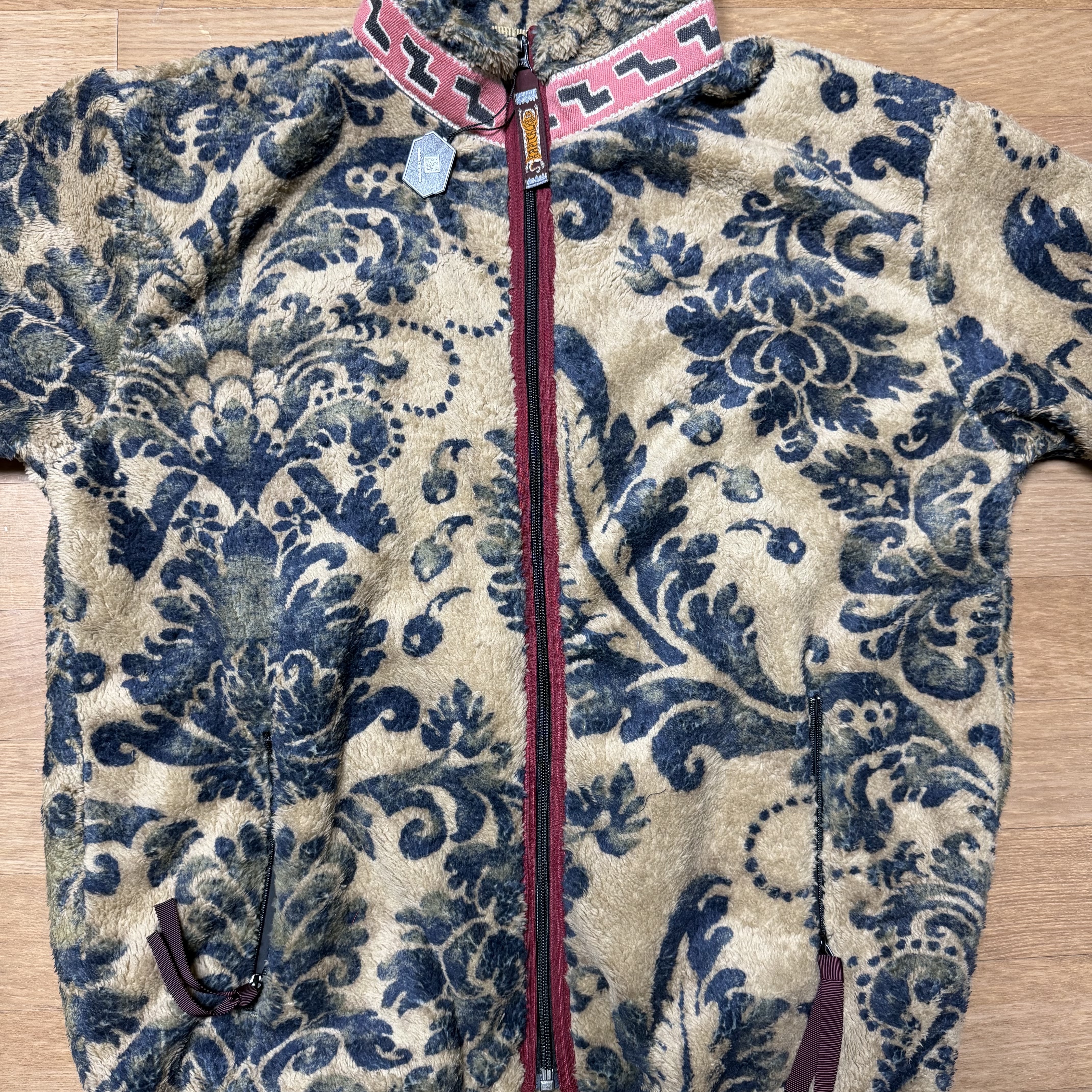 Kapital Damask Pattern Maria Fleece Zip Blouson Beige 착용 스타일 - 1