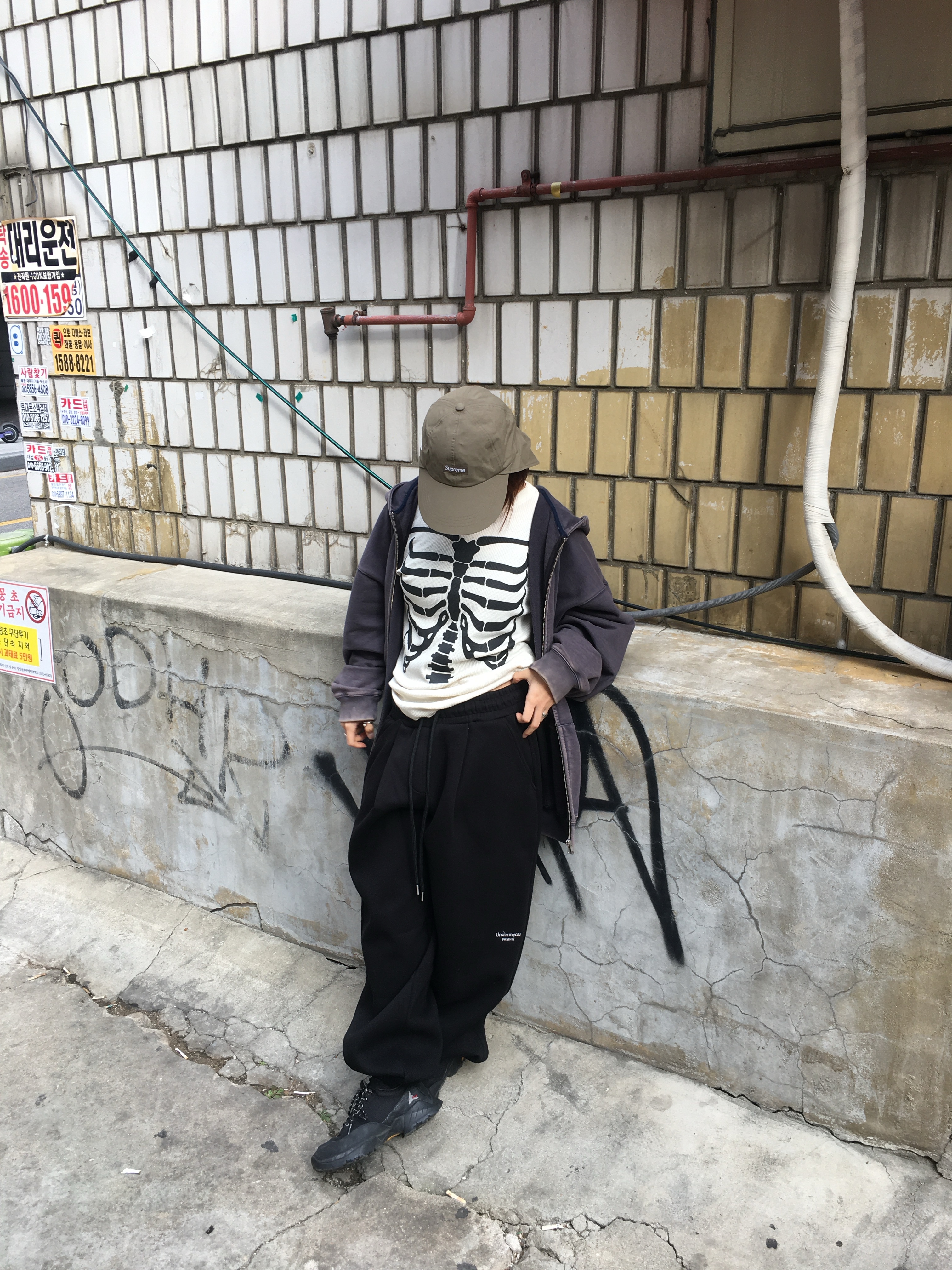 Undermycar Mu.03 Anti Fxxking Logo Play Oversized Sweat Jogger Black, Supreme Hanes Bones Thermal Crew Natural (1 Pack) 착용 스타일 - 2