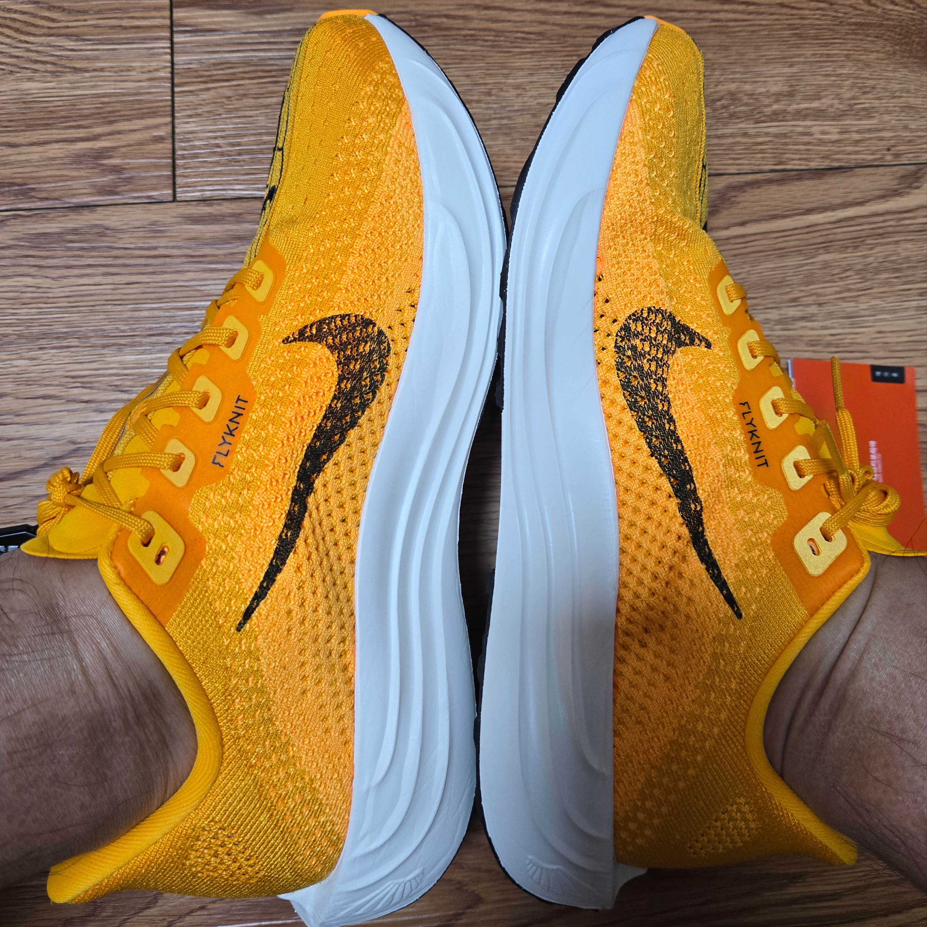 Nike ZoomX Pegasus Plus University Gold Black 착용 스타일 - 6
