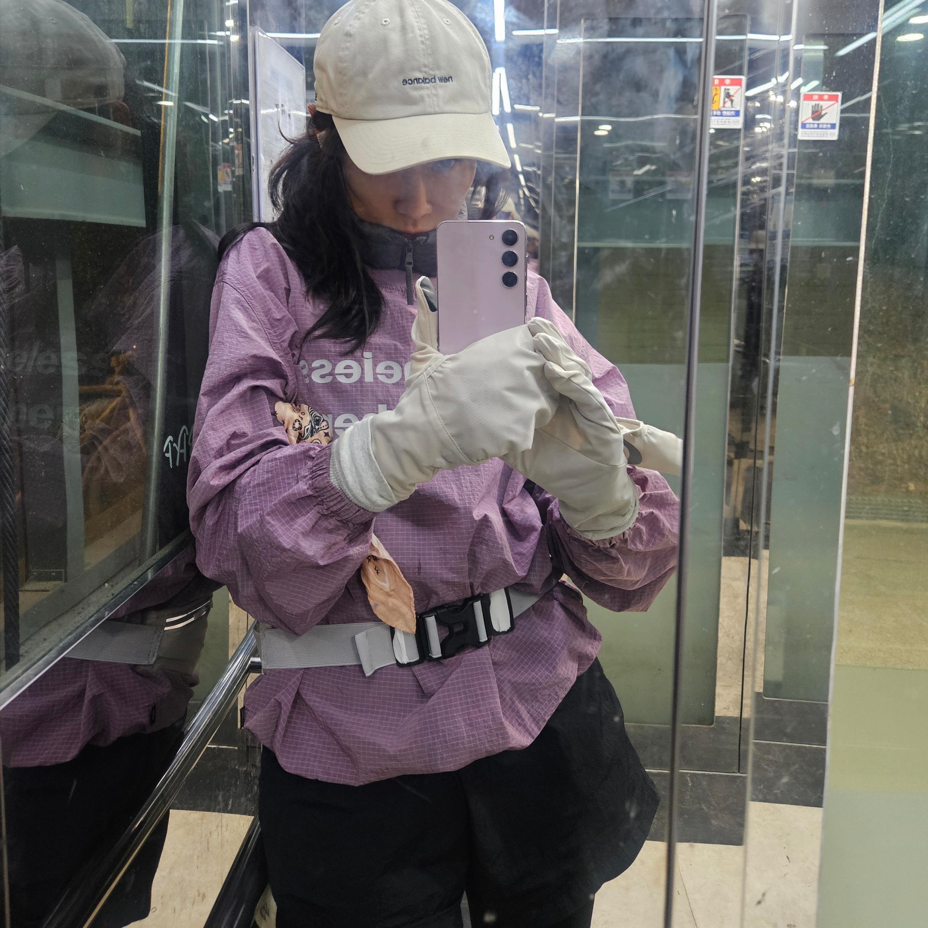 [KREAM 단독] runwhither Windbreaker MTM V2 Purple 착용 스타일