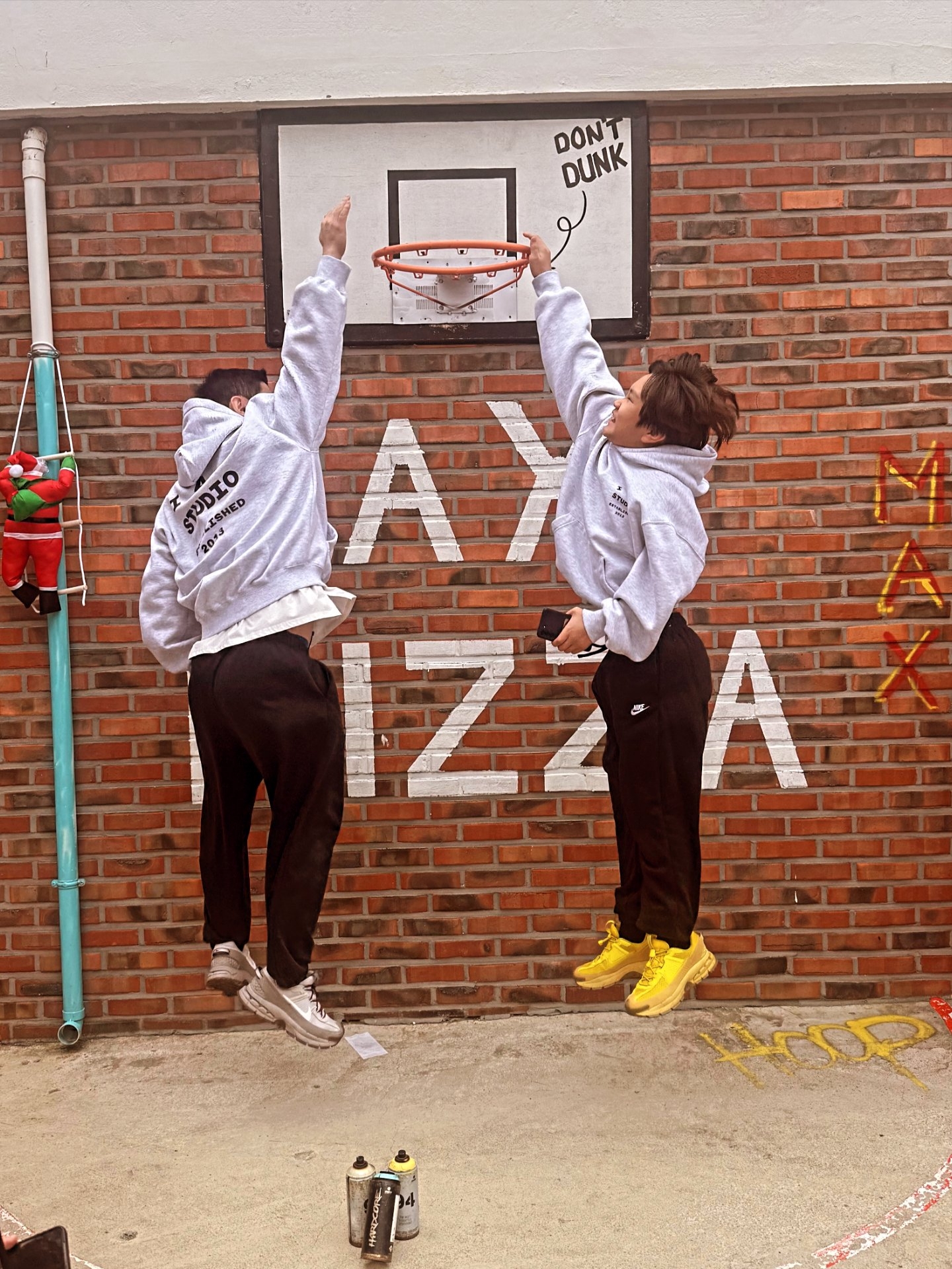 IAB Studio 25 Hoodie Light Gray Navy, Nike Zoom Vomero Roam College Grey Vast Grey 착용 스타일 - 1