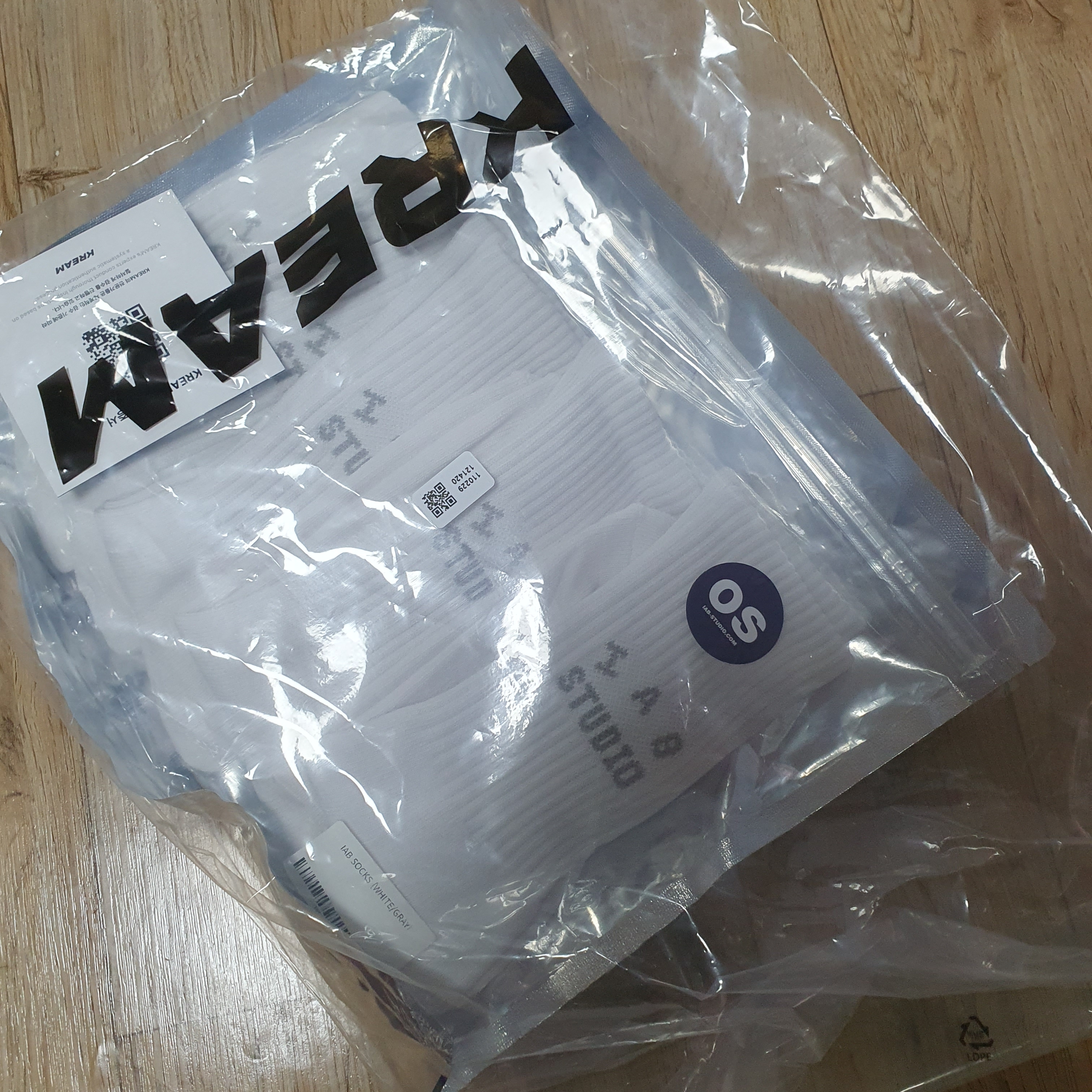 IAB Studio Socks White Gray (5 Pack) 착용 스타일