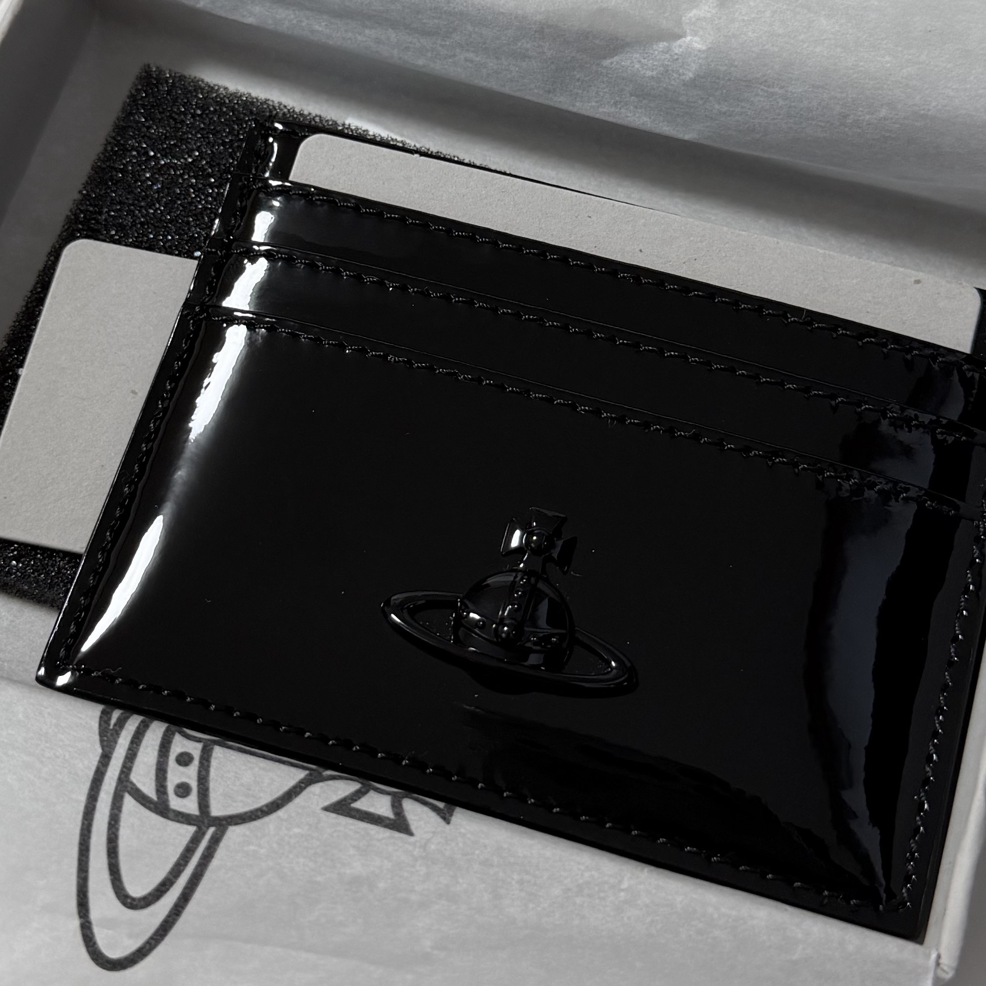 Vivienne Westwood Flat Card Holder Black Enamel Orb 착용 스타일