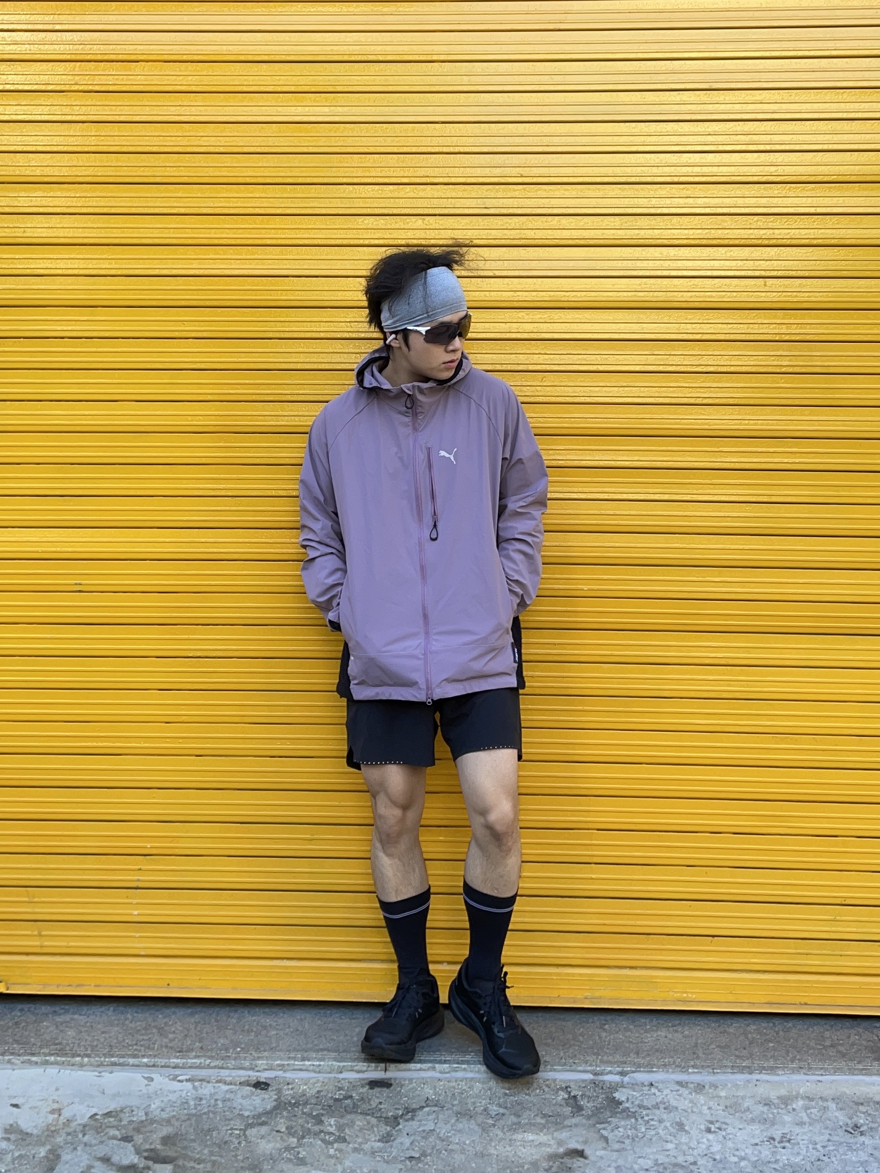 Puma Deviate Nitro 3 Wide Black, Oakley EVZero Path Matte White Frame Clear To Black Iridium Photochromic Lenses Low Bridge Fit 착용 스타일 - 1