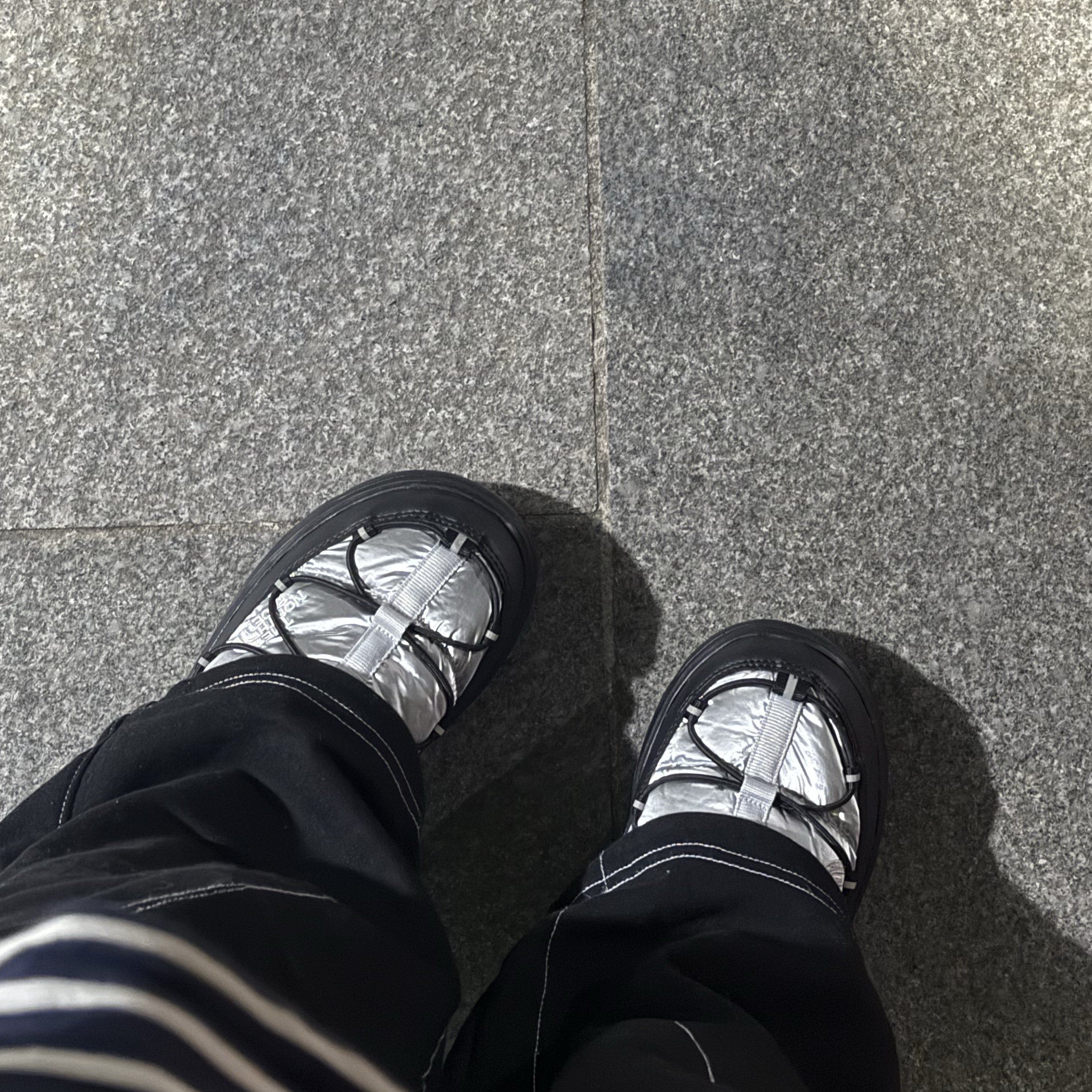 The North Face Borealis Mule Silver - 25FW 착용 스타일