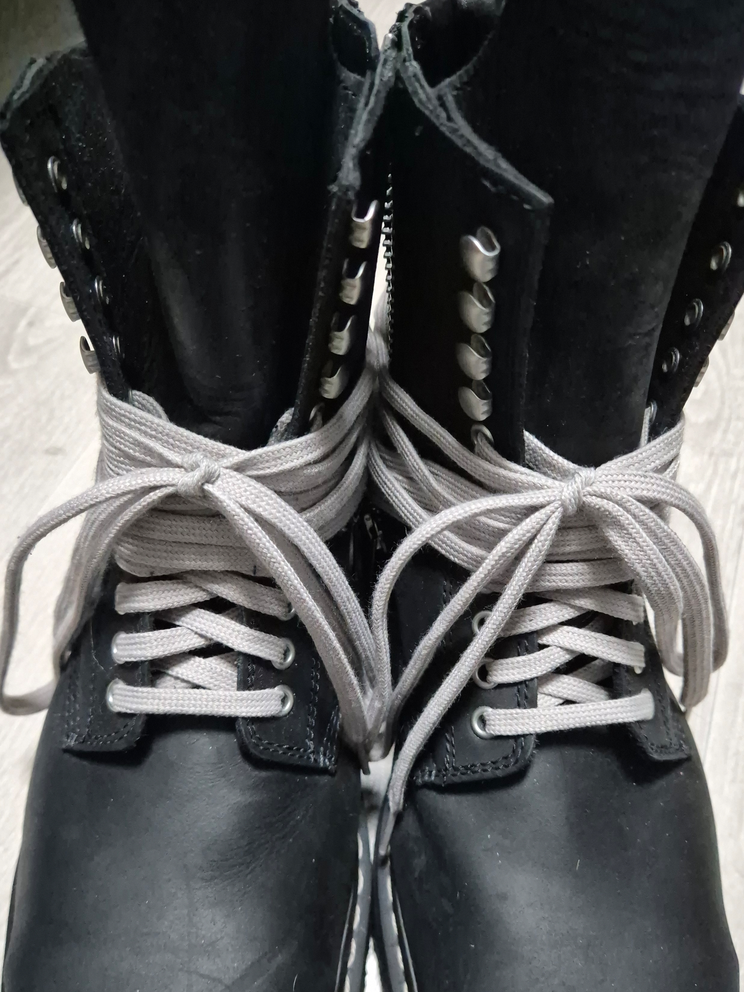 Dr. Martens x Rick Owens Quad Sole Steel Toe Boots Black 착용 스타일 - 1