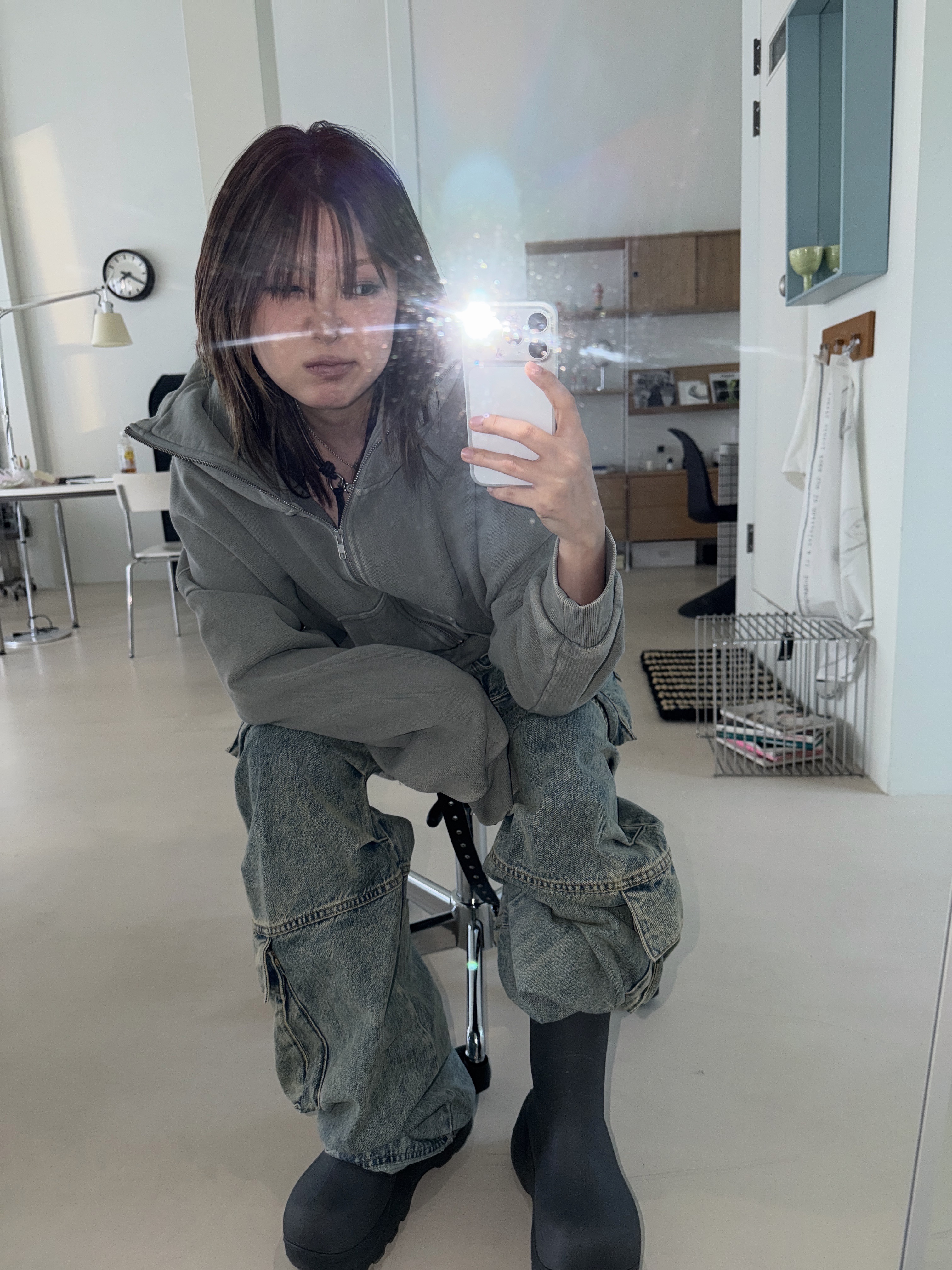 Entire Studios Women Cropped Full Zip Soot - 25FW, Our Legacy Ladon Leather Keychain Black 착용 스타일 - 4