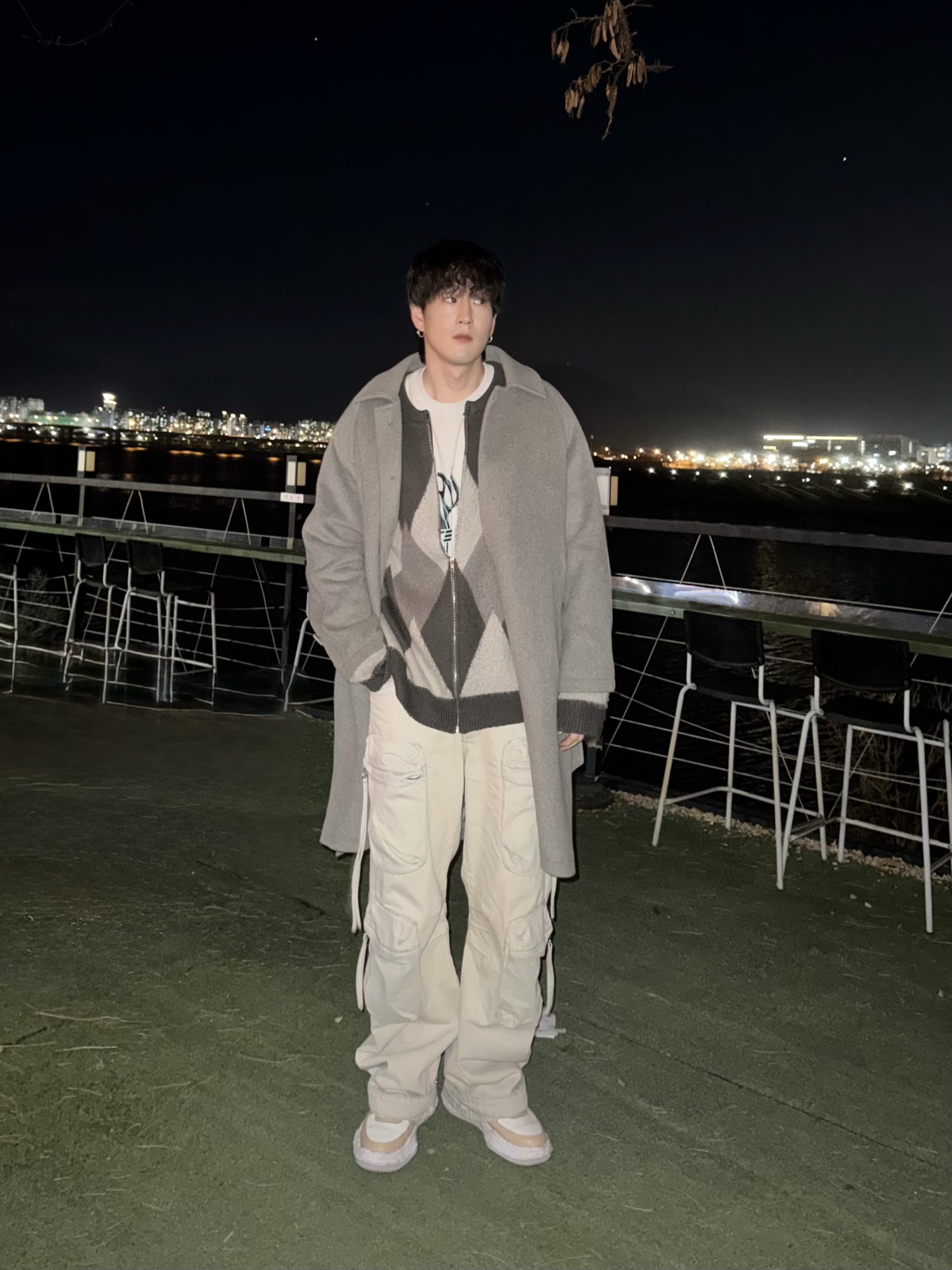 Maison Mihara Yasuhiro Wayne OG Sole Leather Low-top Sneakers Beige White, Zara Utility Jeans Pocket Sky Blue 착용 스타일 - 1