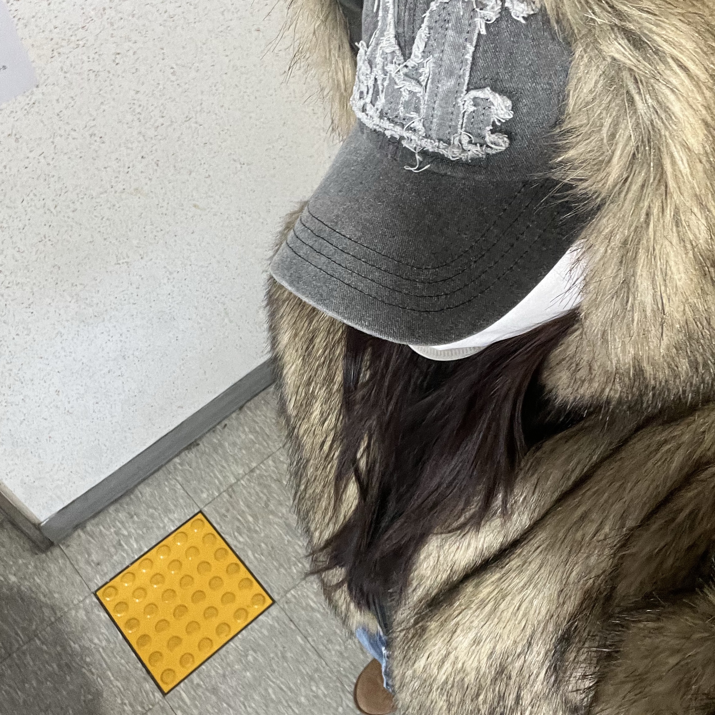 Vacant Archive Diddy Fur Hoodie Jacket 착용 스타일 - 1