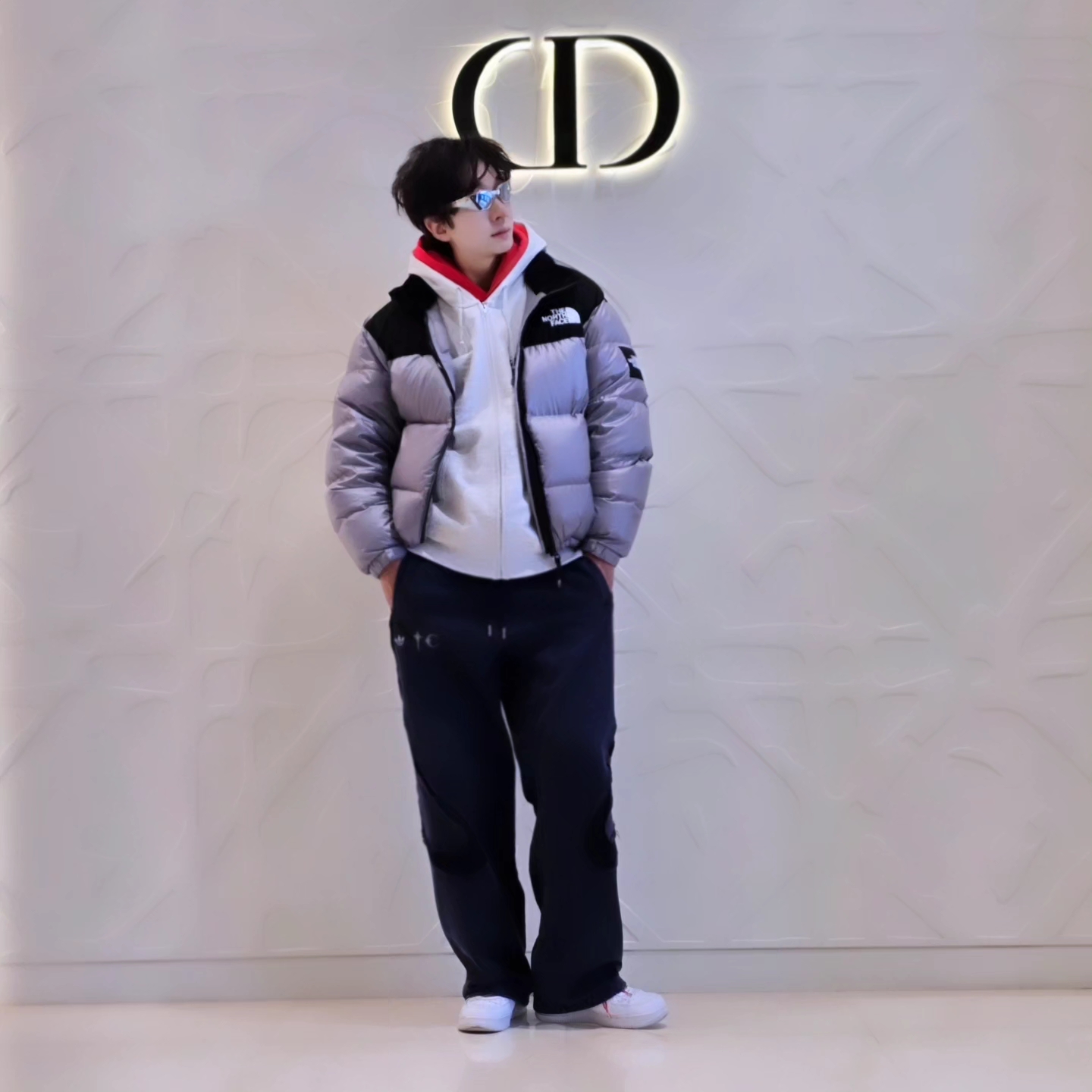 Stussy Beach Roots Hoodie Red, Stussy Stock DSM Ginza Zip Hoodie Ash Heather 2023 착용 스타일 - 2