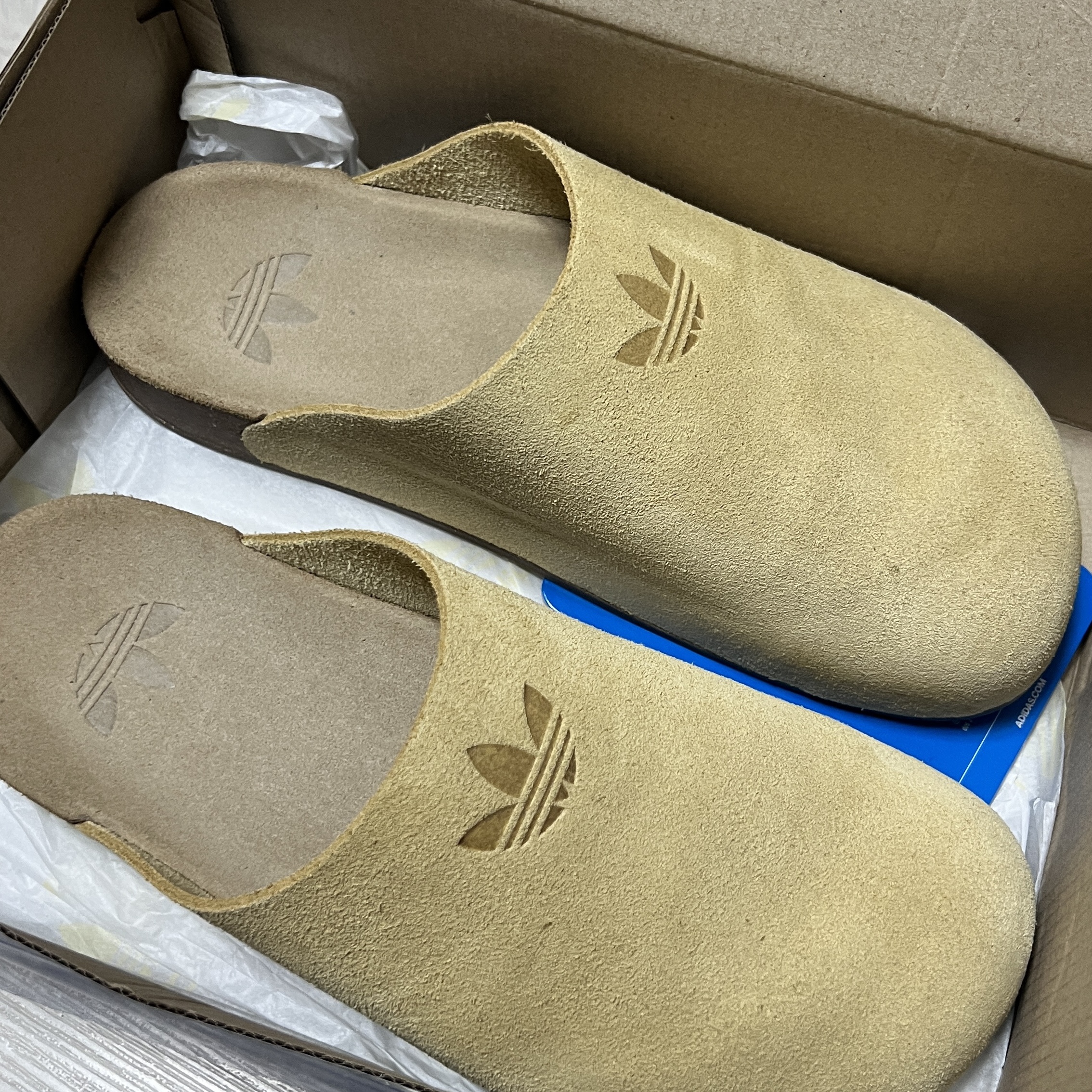 Adidas Adimule Slides Golden Beige Gum 착용 스타일 - 3