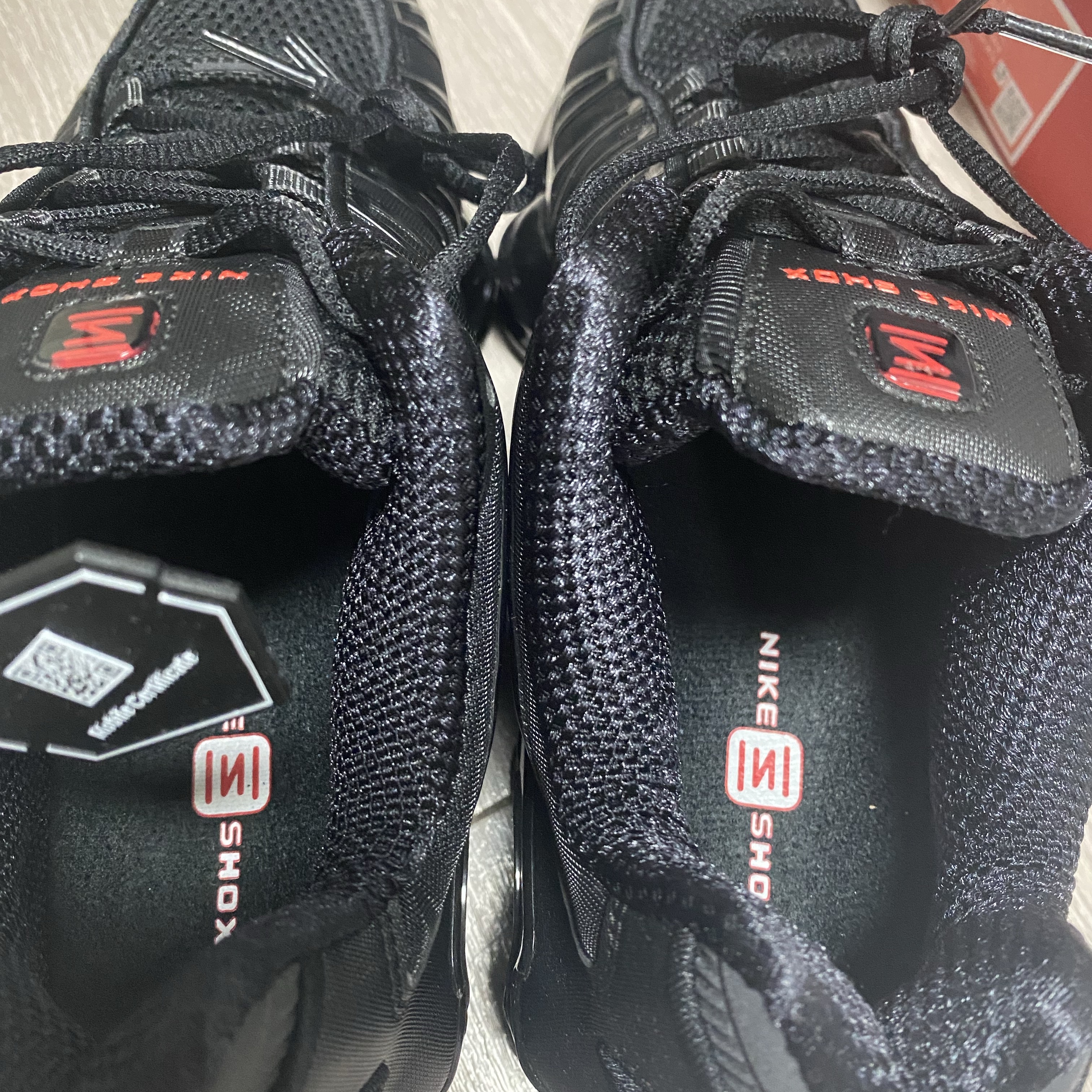 (W) Nike Shox TL Black and Max Orange 착용 스타일 - 3